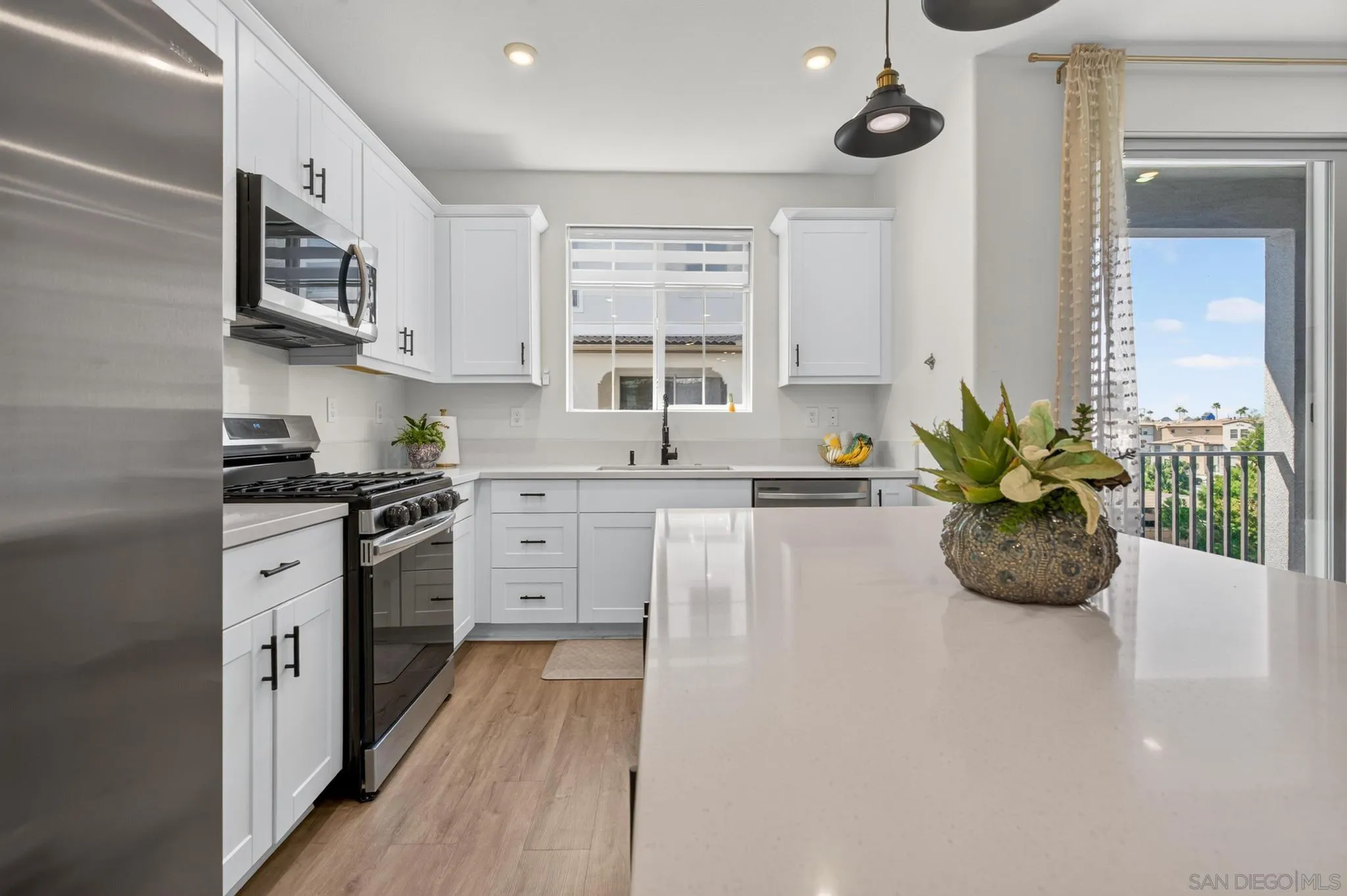 https://cdn.realtyfeed.com/cdn/127/260021049/2c720d8f892419f2c0ae725147c876d6.webp
