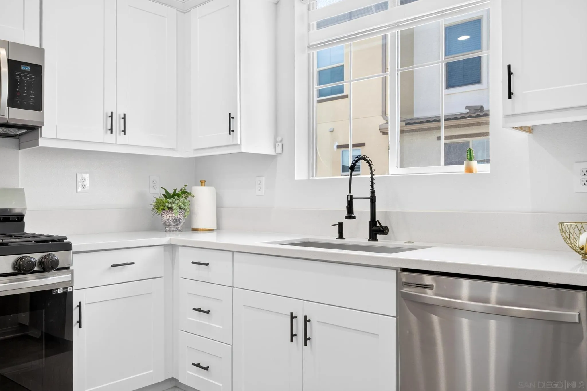 https://cdn.realtyfeed.com/cdn/127/260021049/49d2a9f4efc63804f20eaa5bdb5dbbb6.webp