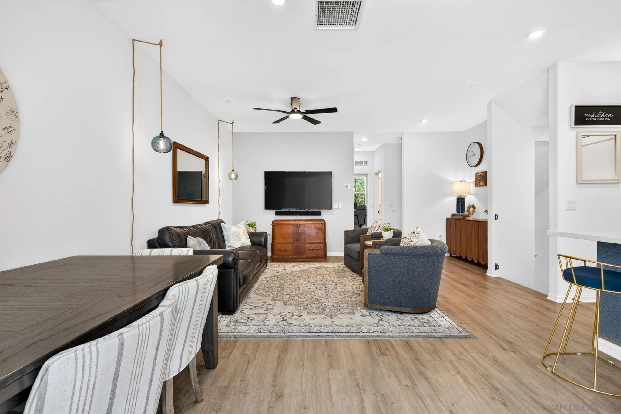 https://cdn.realtyfeed.com/cdn/127/260021049/7fd38e286330d8f608dbf7e740750515.webp
