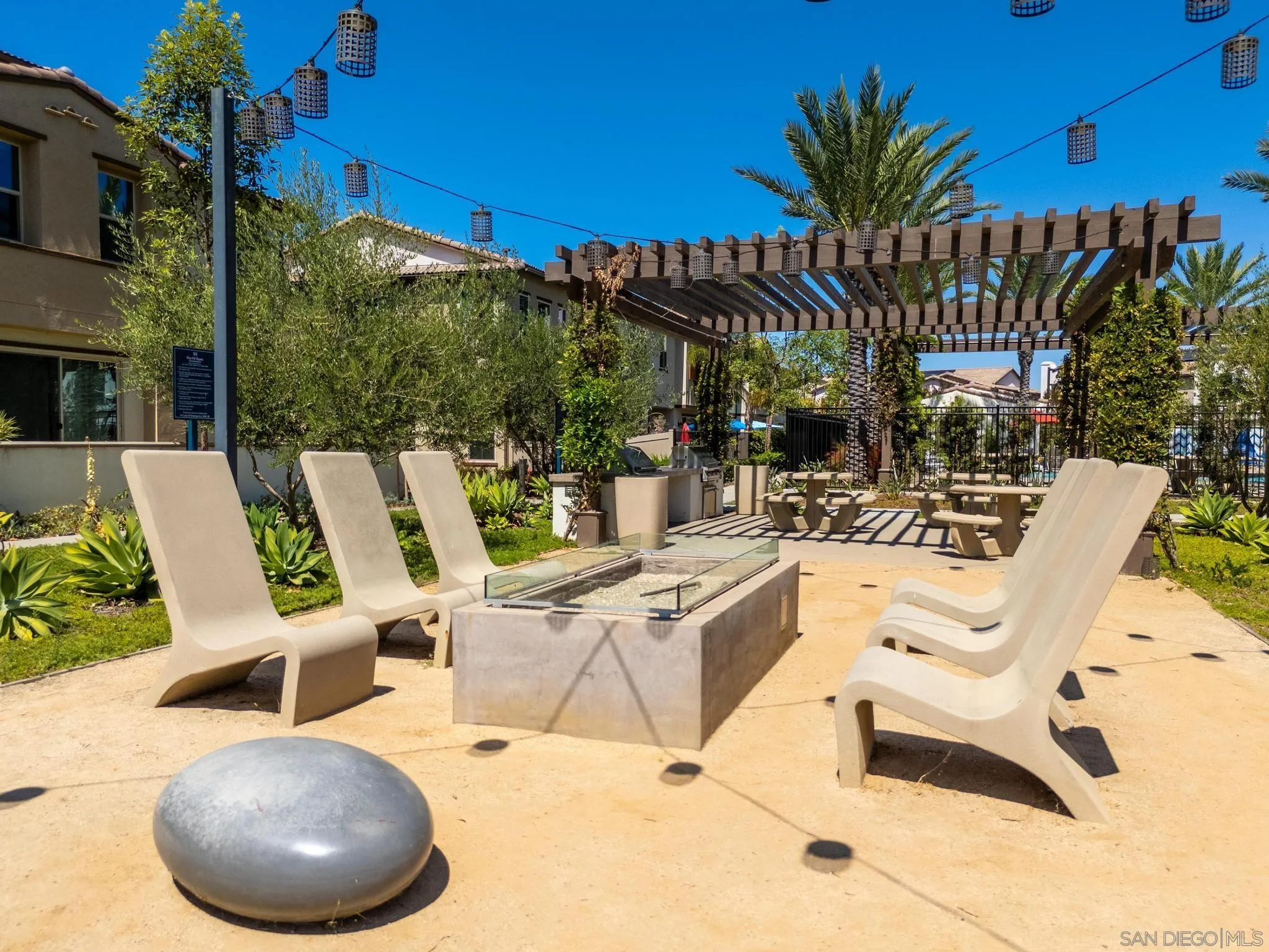 https://cdn.realtyfeed.com/cdn/127/260021049/99d31e90045139a7aaab9d144ade5cef.webp