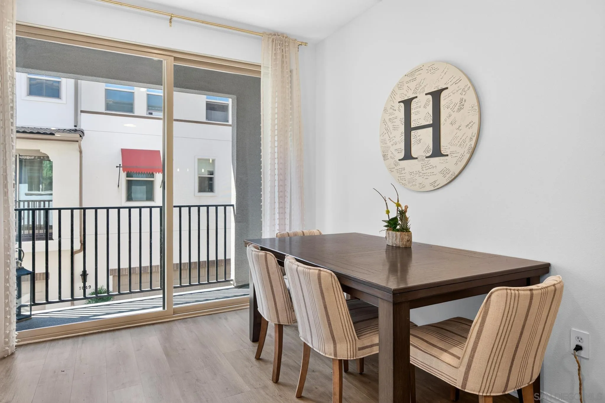 https://cdn.realtyfeed.com/cdn/127/260021049/e17d4397df1e3d85ab2021a3c0bc2376.webp