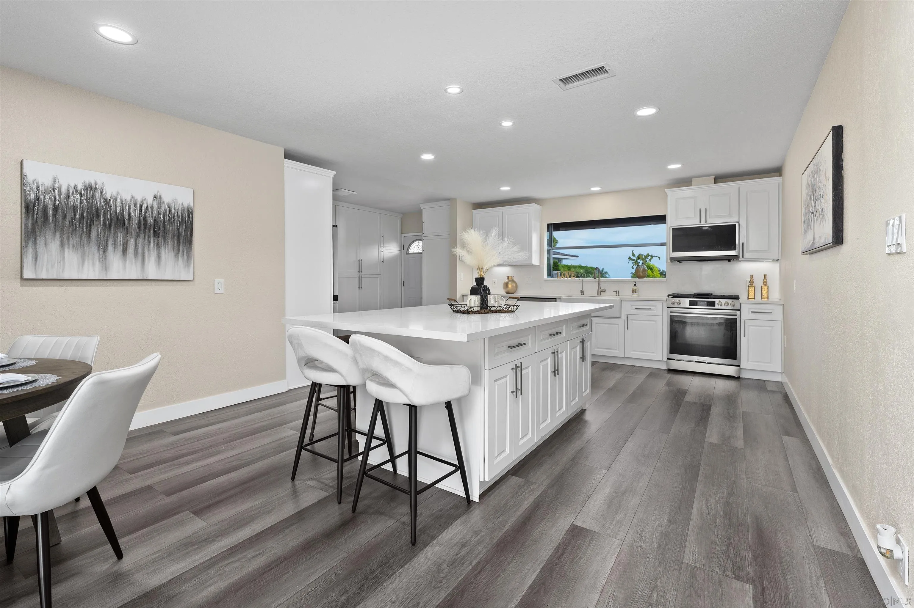 https://cdn.realtyfeed.com/cdn/127/260021050/64245641092f5d47567465e20d2f03bb.webp