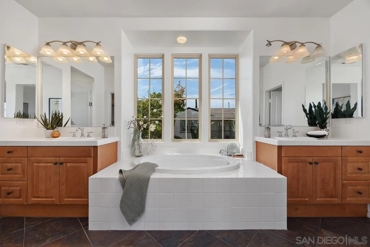 https://cdn.realtyfeed.com/cdn/127/260021054/dab8ec86b881038129aeb757ac033b50.webp