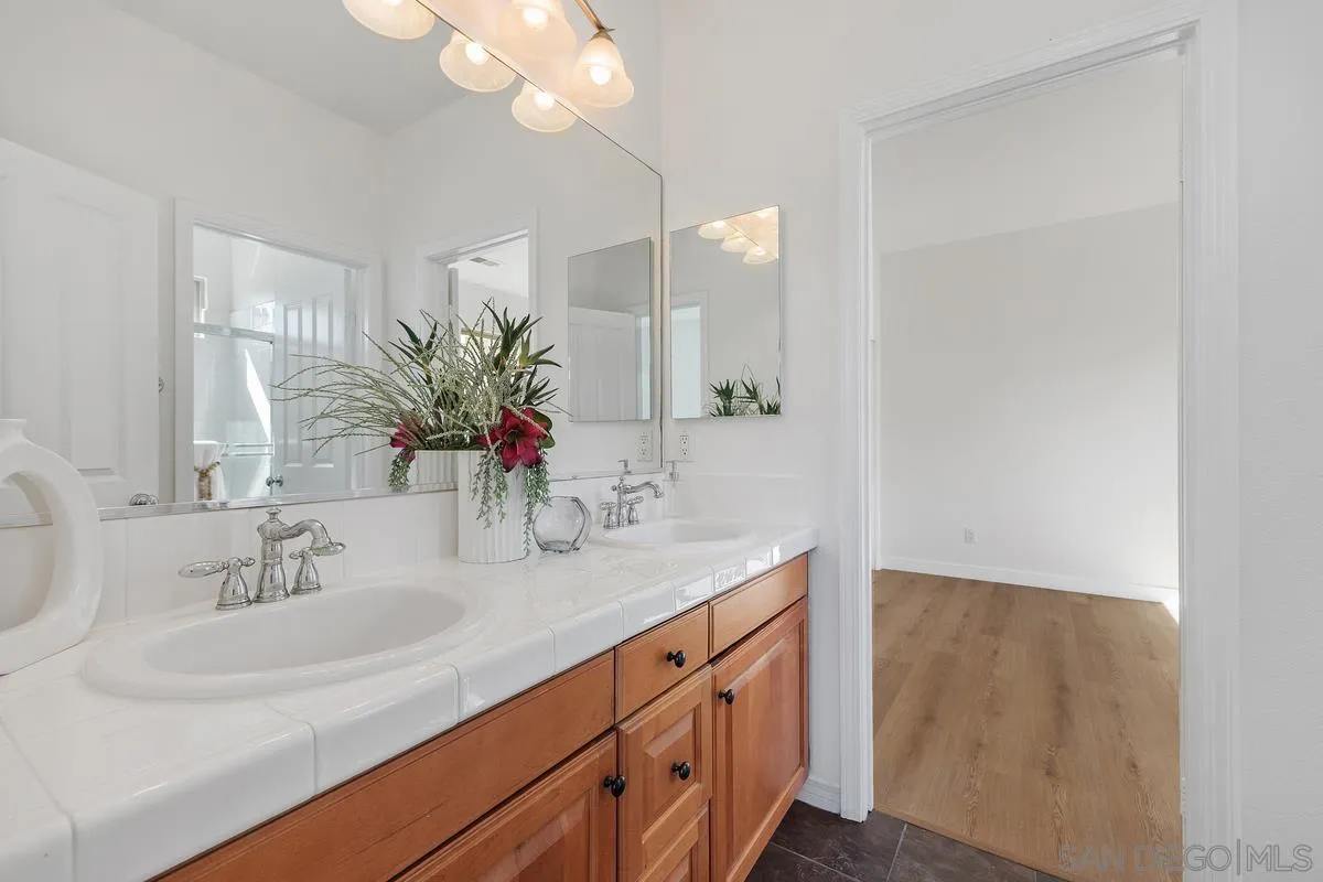 https://cdn.realtyfeed.com/cdn/127/260021054/e80156f4ebff2a756627f284921e3ed3.webp