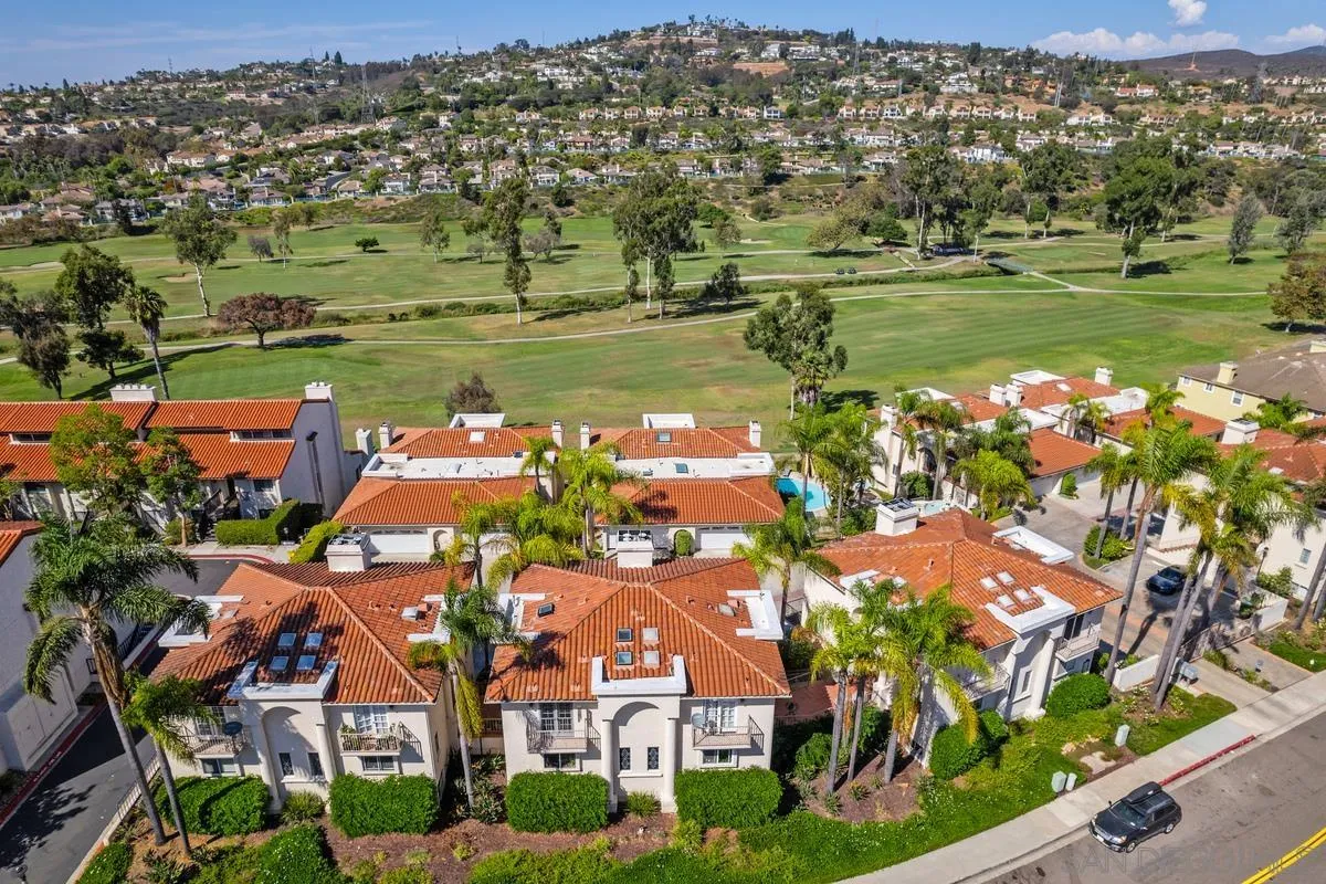 2520 Navarra Dr Unit C, Carlsbad, CA 92009 - Main photo, Carlsbad, CA