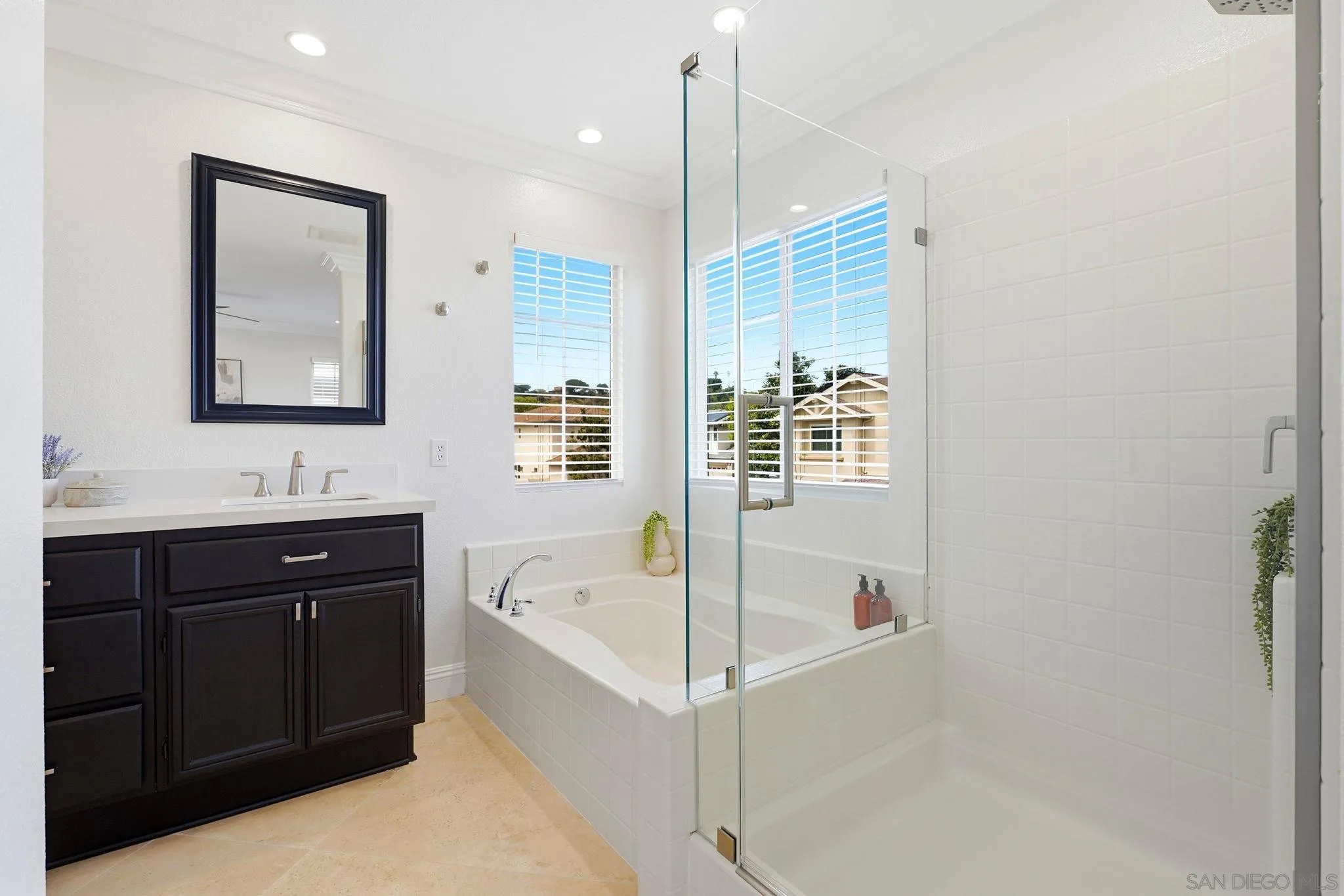 https://cdn.realtyfeed.com/cdn/127/260021056/0b89c115b52e220c0895a77de12eaf95.webp