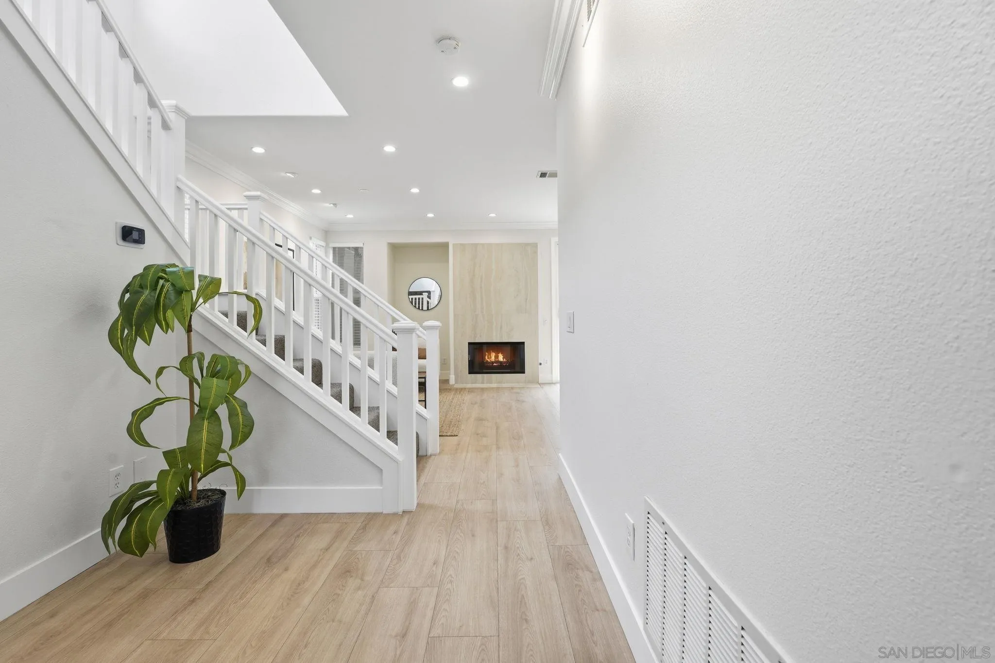 https://cdn.realtyfeed.com/cdn/127/260021056/28e4e5c12d5c8c92b3b63894709b6f27.webp