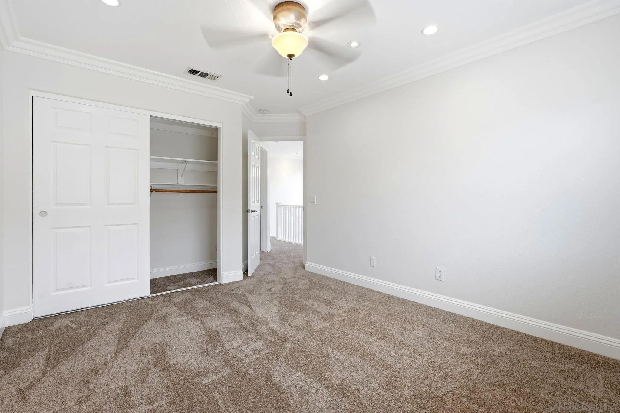 https://cdn.realtyfeed.com/cdn/127/260021056/33e77e6b712294552bed607895c716eb.webp