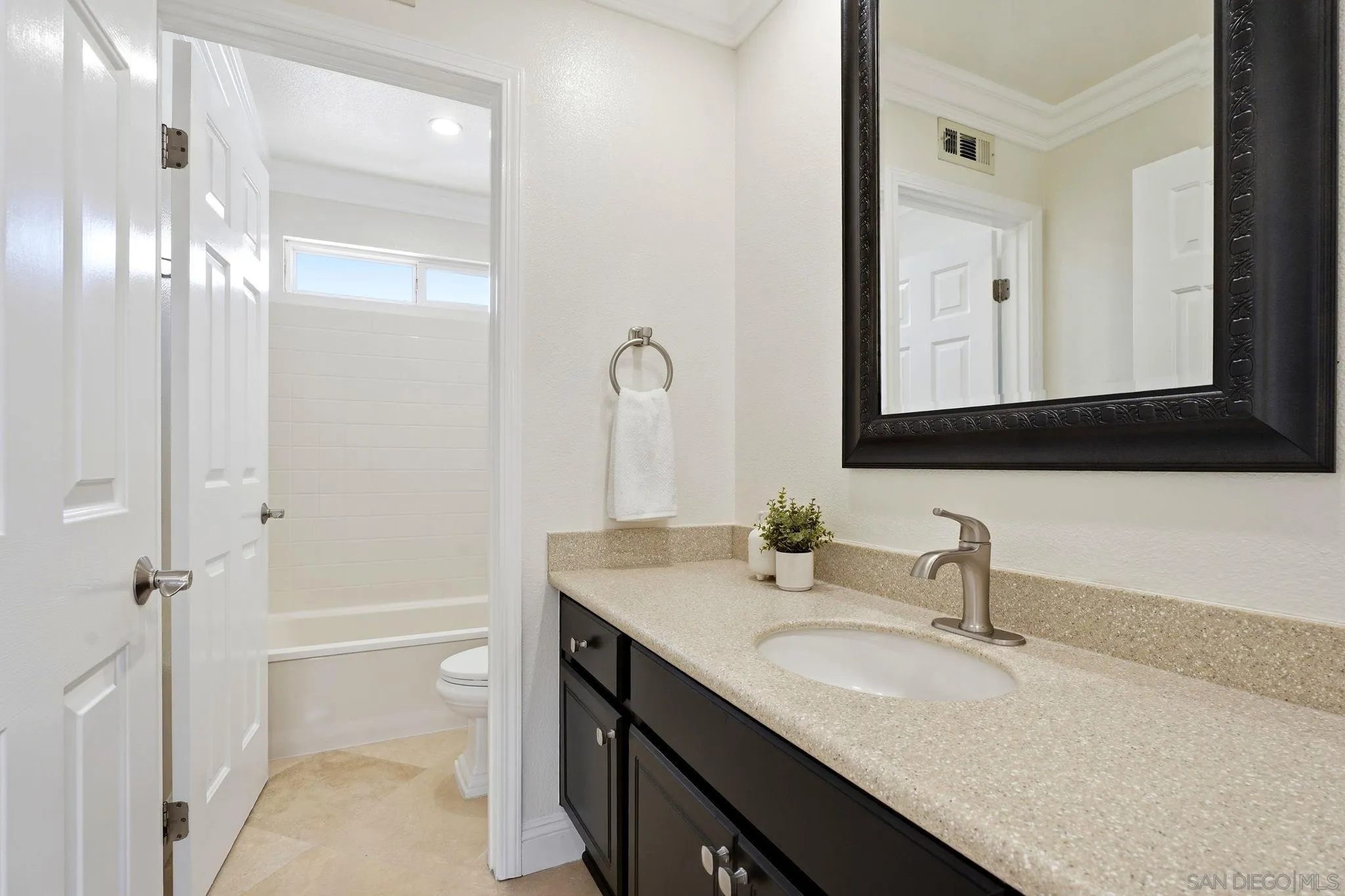 https://cdn.realtyfeed.com/cdn/127/260021056/59d46b3a83e745409e555debaf6d2c0c.webp