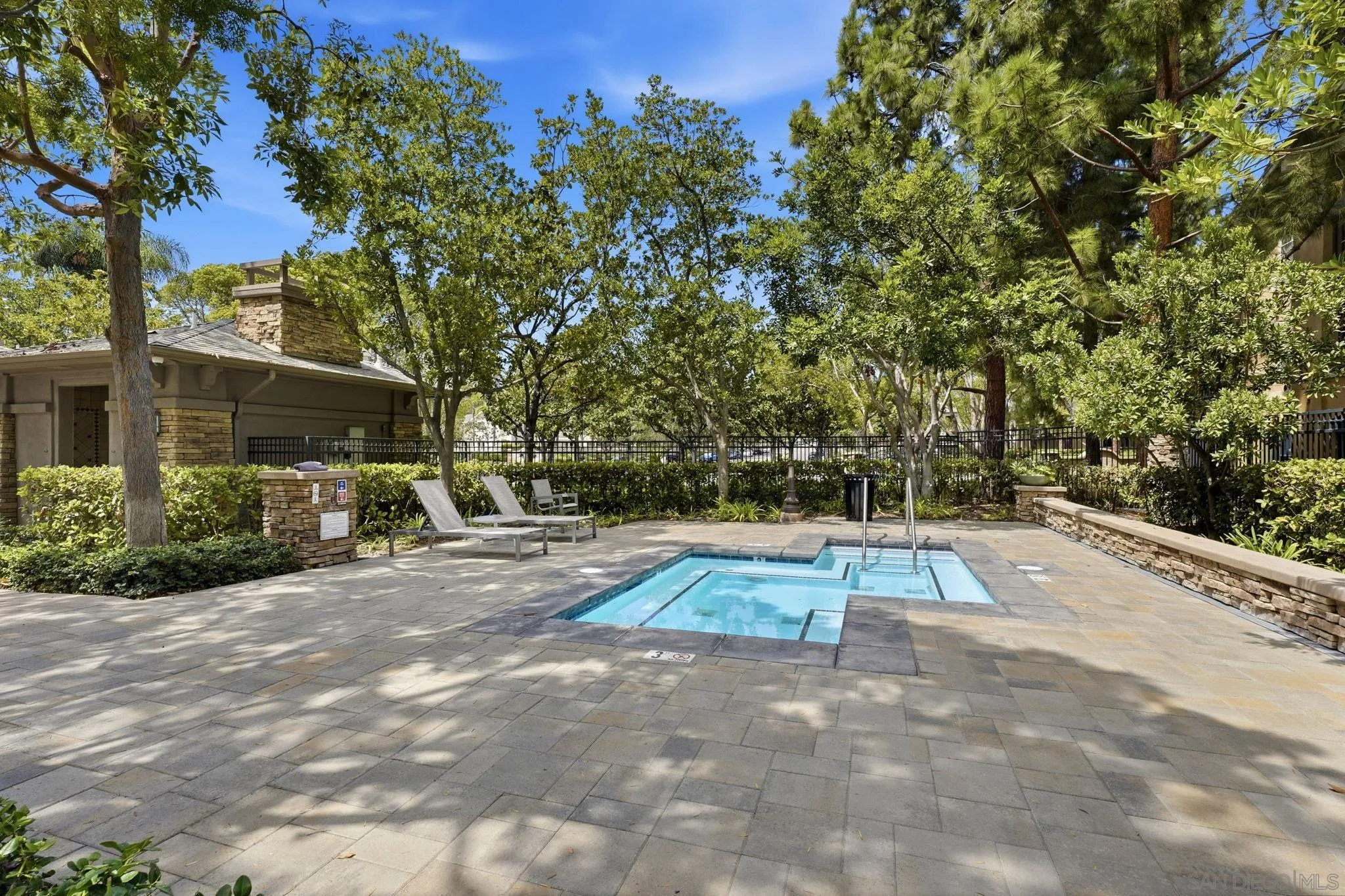 https://cdn.realtyfeed.com/cdn/127/260021056/5effd04ca4373f6dbf0d33331e365319.webp