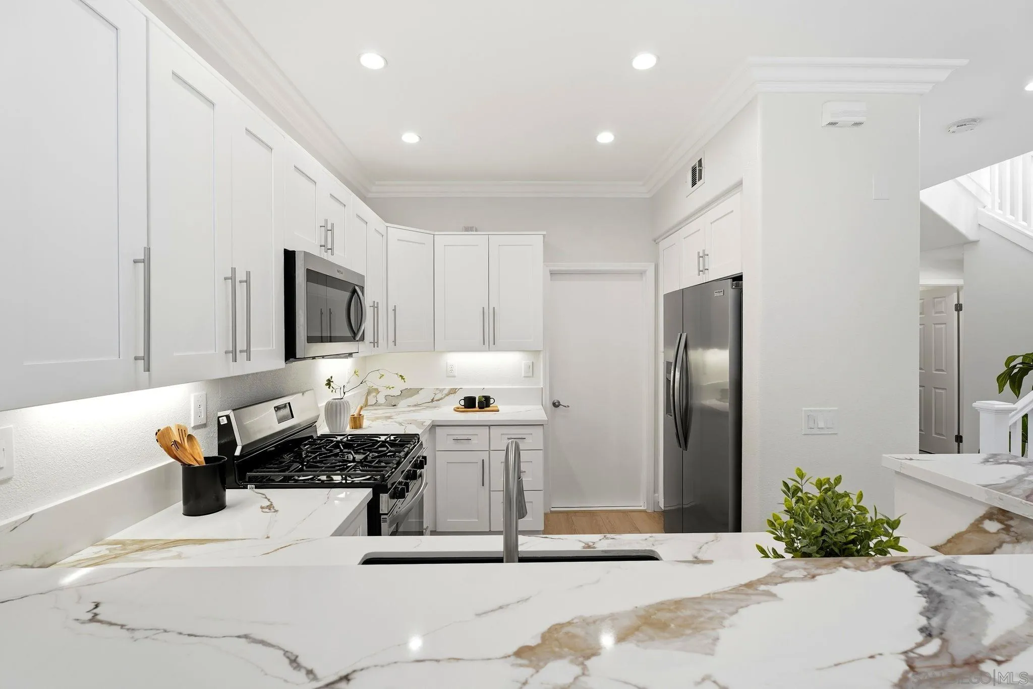 https://cdn.realtyfeed.com/cdn/127/260021056/8e6f6839f4fa39875bab17c63b2cc24a.webp