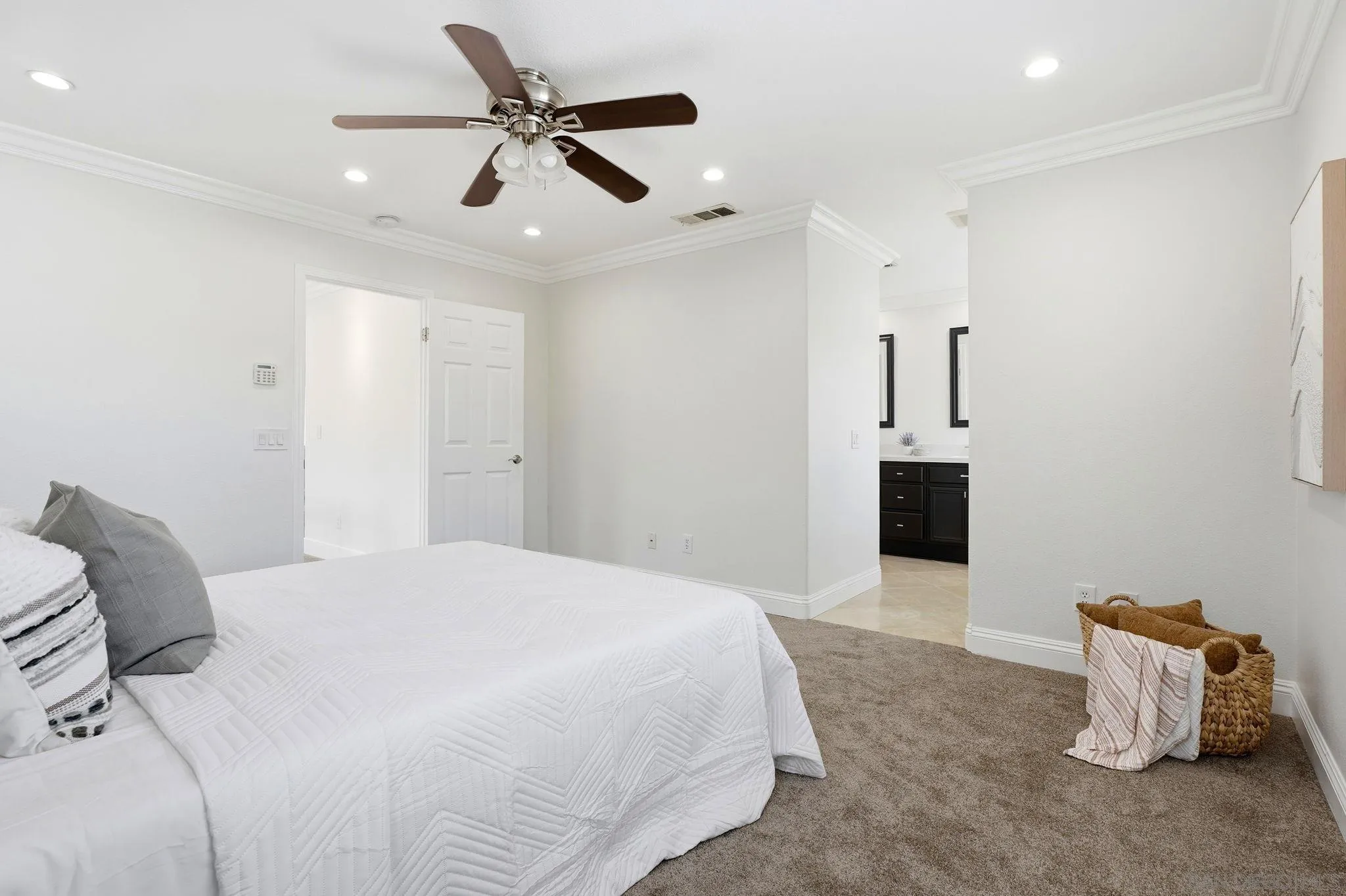 https://cdn.realtyfeed.com/cdn/127/260021056/d6b7338850620987072a1fb4038d5cee.webp