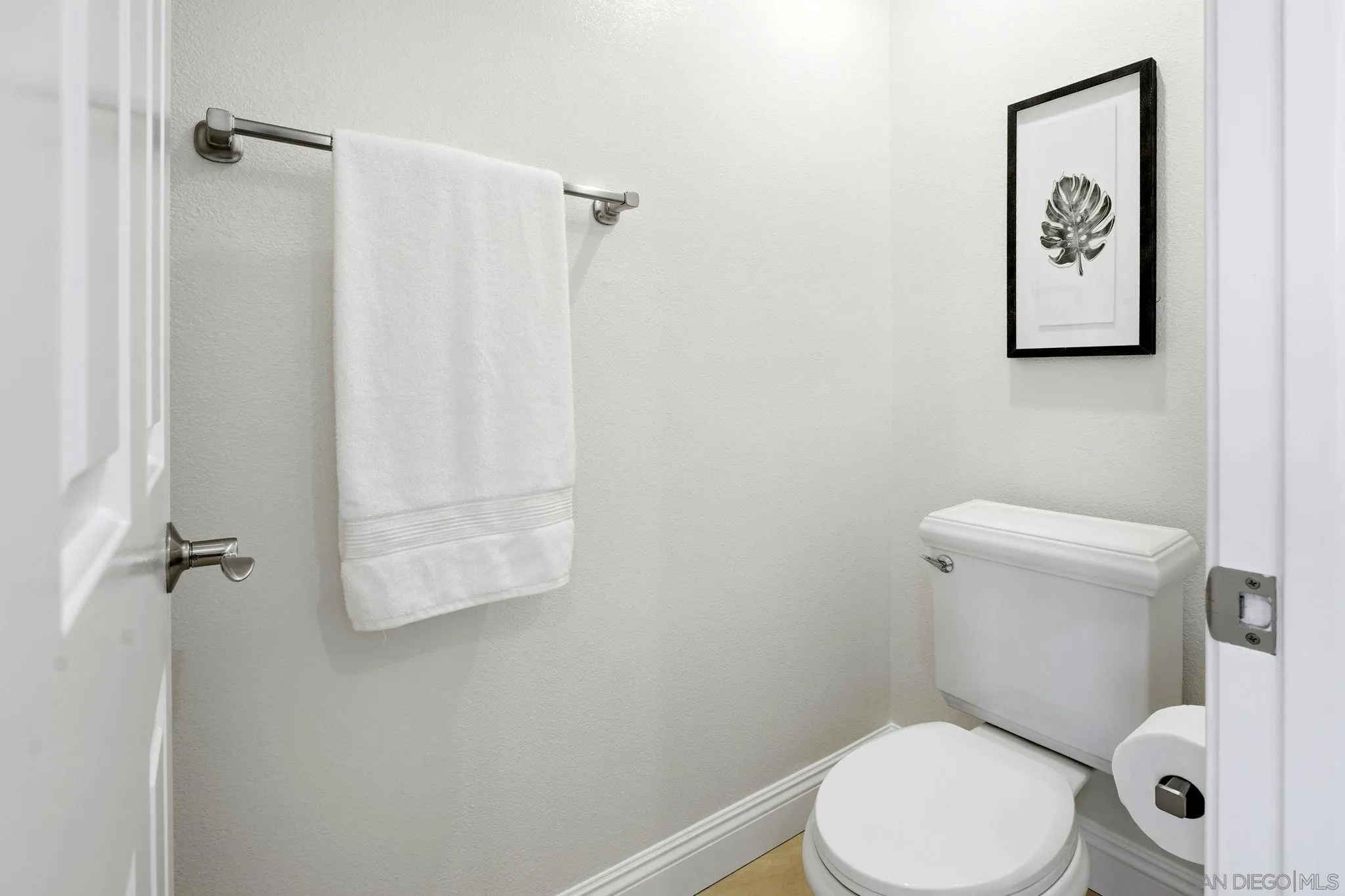 https://cdn.realtyfeed.com/cdn/127/260021056/db5efaeccdb24e52287908941df8476c.webp