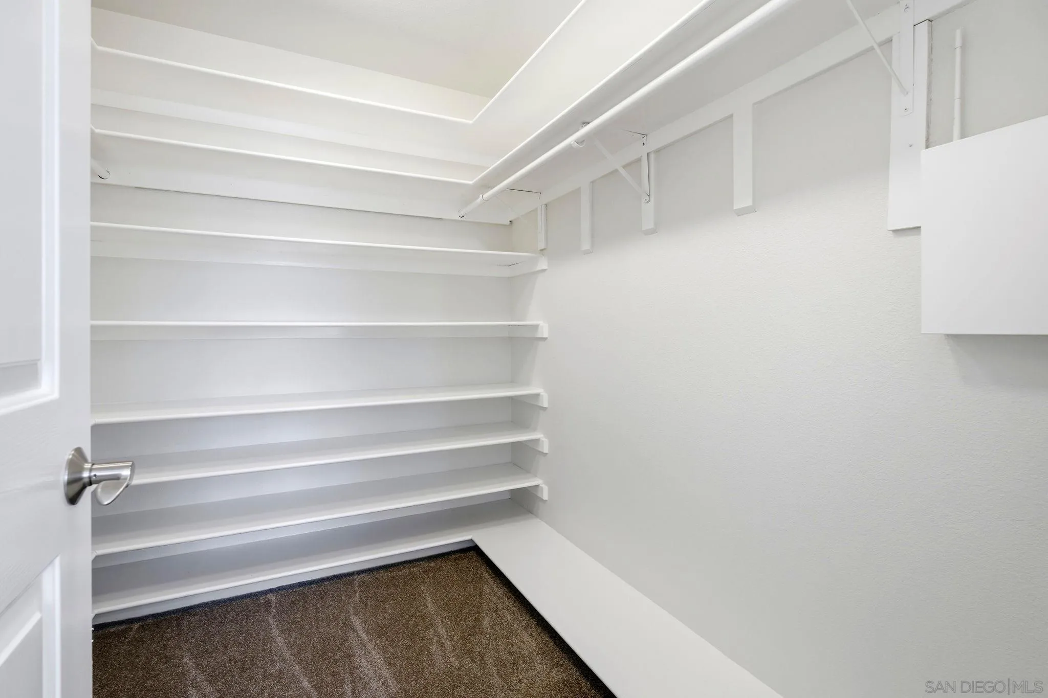 https://cdn.realtyfeed.com/cdn/127/260021056/fc64dd1a0b160ab5fba1a8b447ab60f0.webp