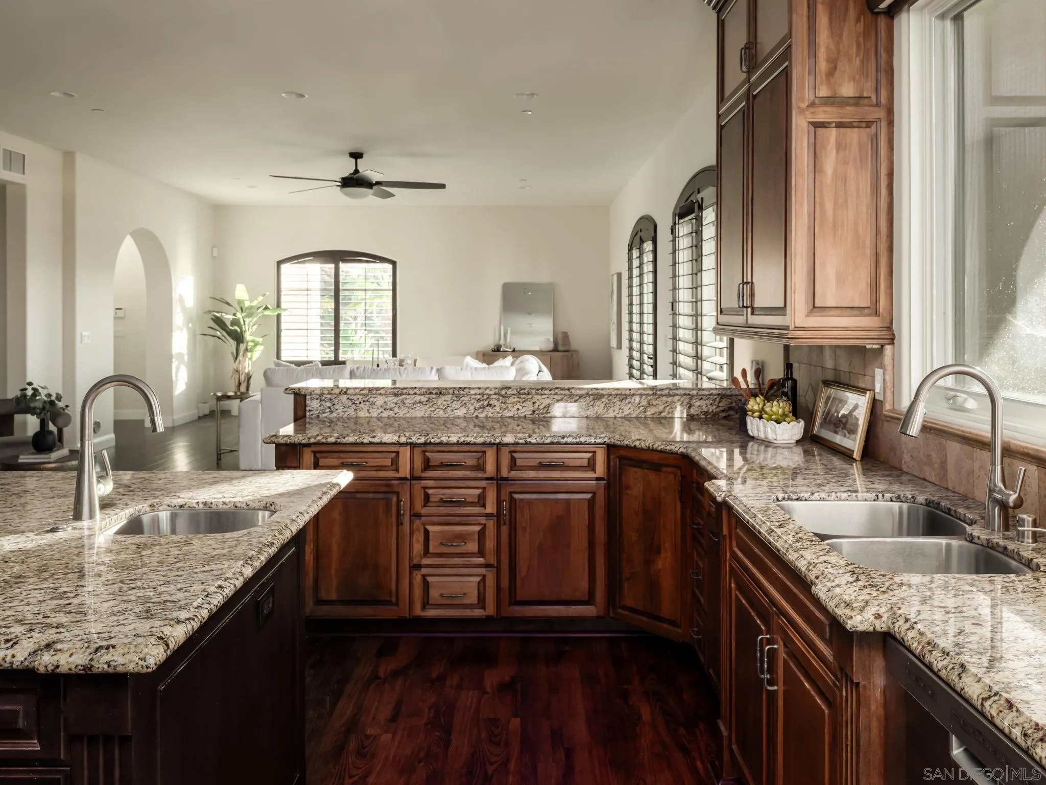 https://cdn.realtyfeed.com/cdn/127/260021061/04effee7bf2ecc7b5cefd0fcff2066f1.webp