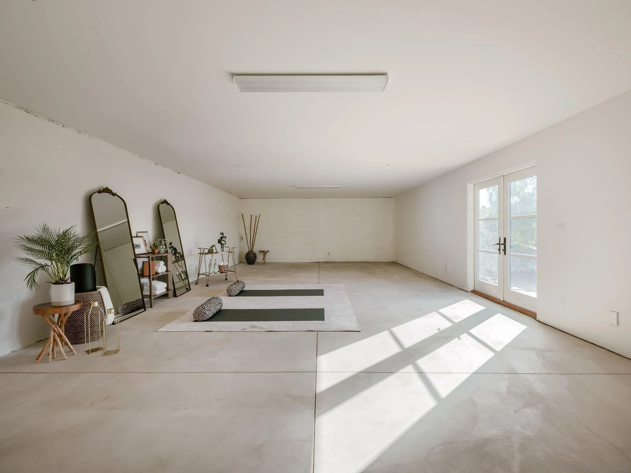 https://cdn.realtyfeed.com/cdn/127/260021061/8b9e9164ba8568953b6cebf809770b33.webp