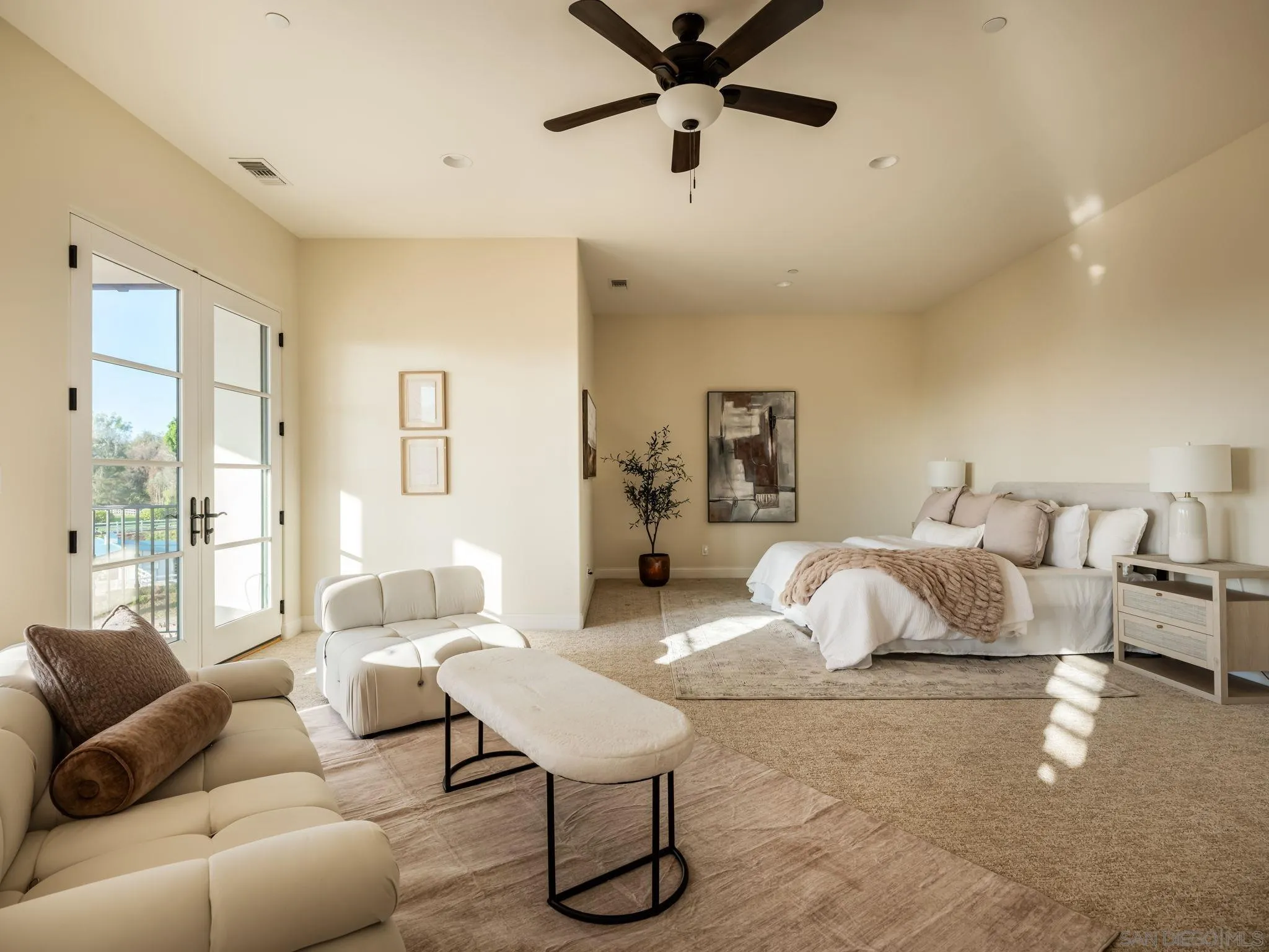 https://cdn.realtyfeed.com/cdn/127/260021061/cb236a13f77fbcd710abf922d0082979.webp