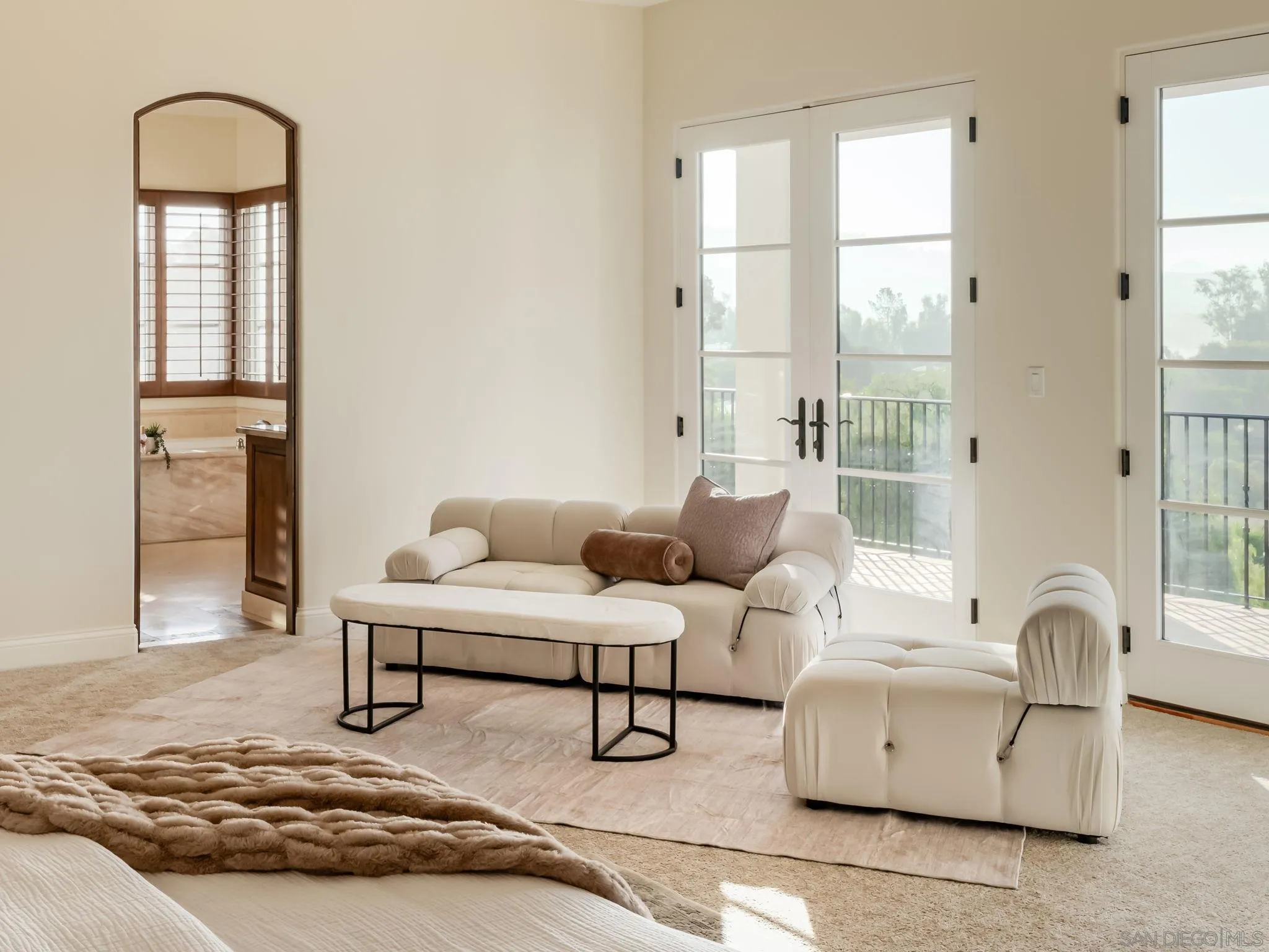 https://cdn.realtyfeed.com/cdn/127/260021061/ce36716c56479440f7a39357013fd15c.webp