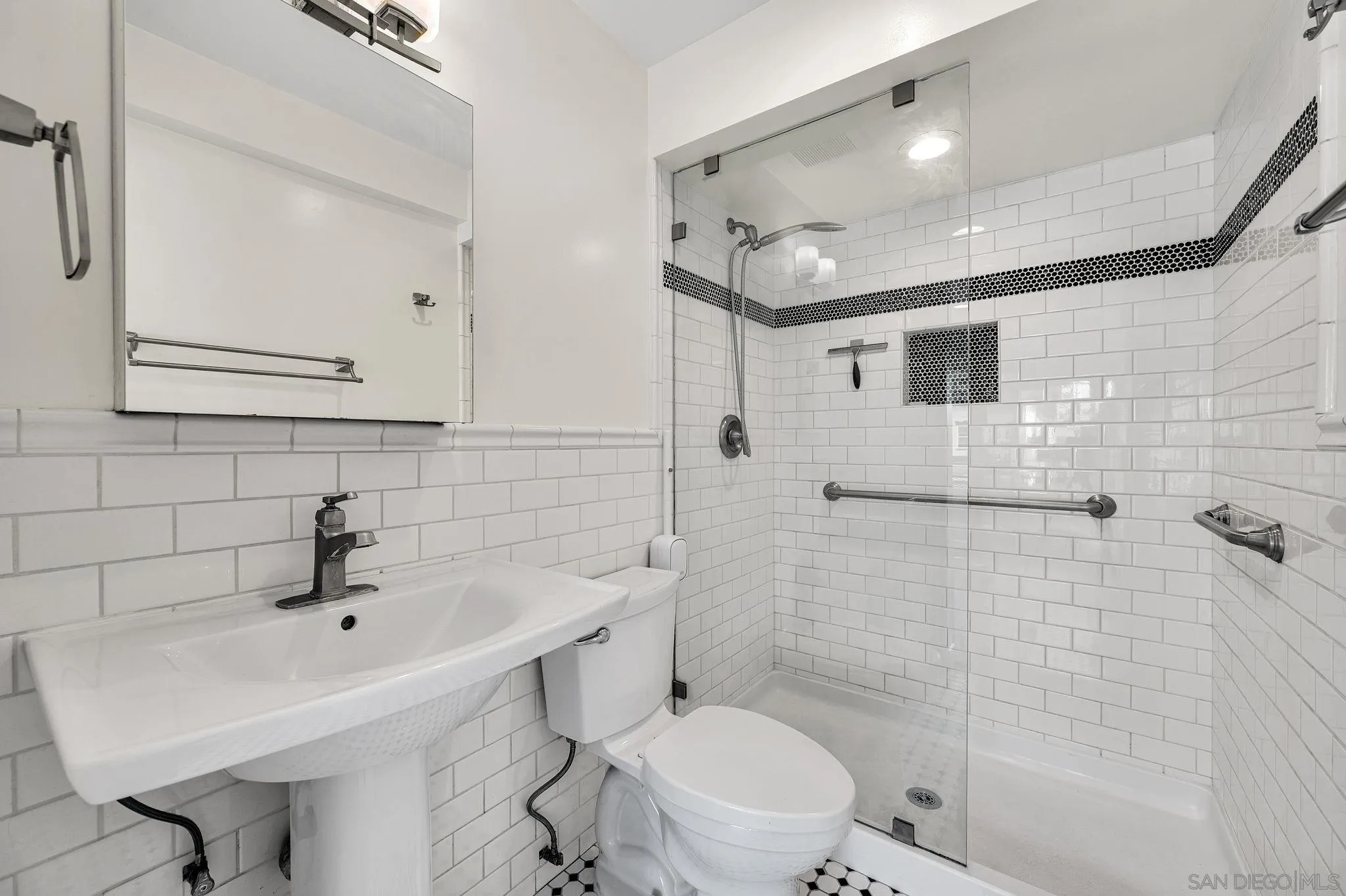 https://cdn.realtyfeed.com/cdn/127/260021062/68f6456566de96768ee94d7d4d6b6a91.webp