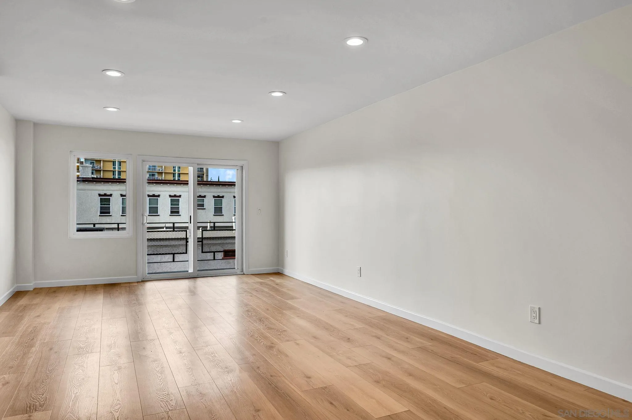 https://cdn.realtyfeed.com/cdn/127/260021062/6adce2bcb540888158db63868242cf90.webp