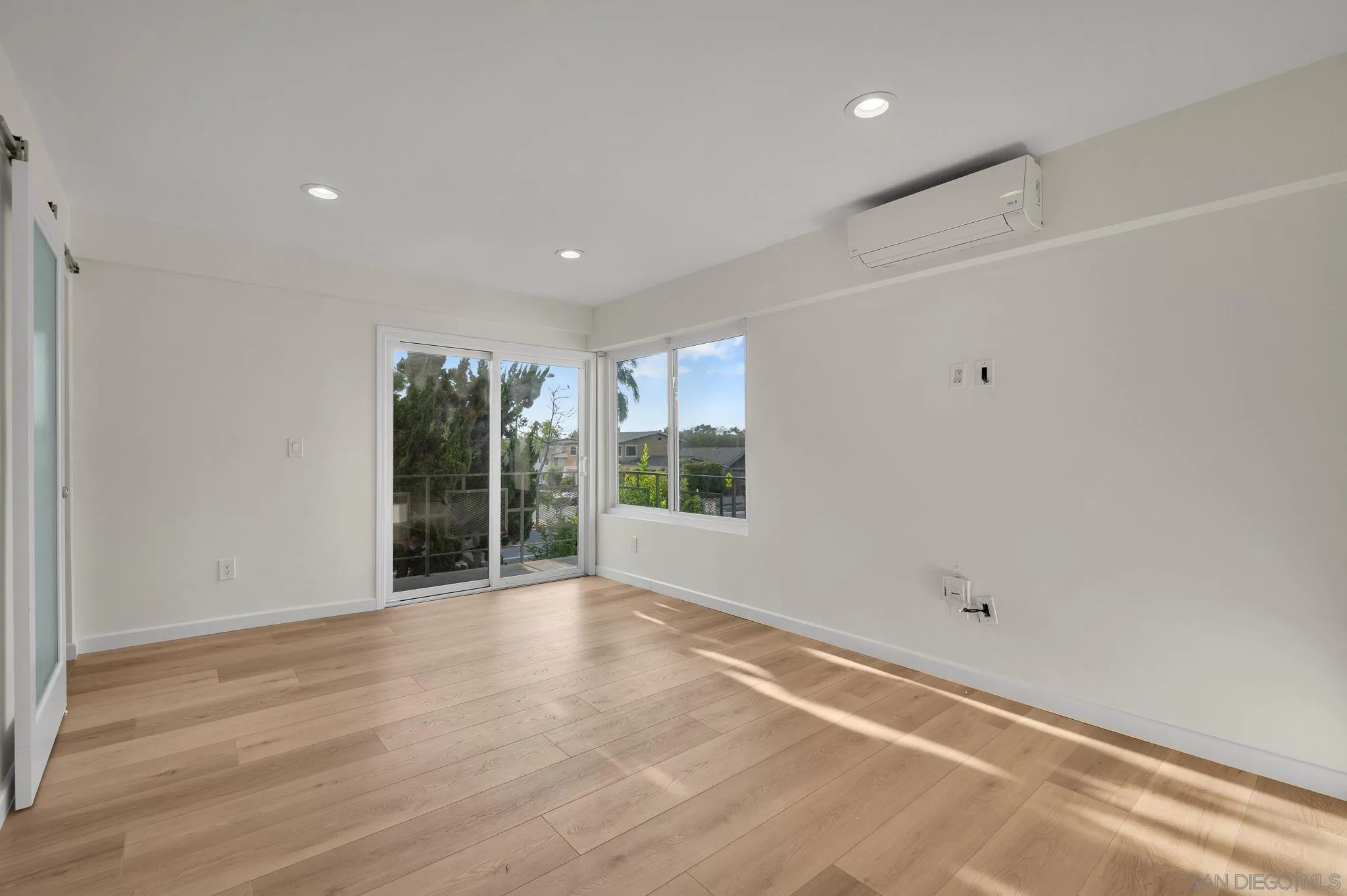 https://cdn.realtyfeed.com/cdn/127/260021062/ef74e5066bff2d7df6f1d0c8928d3127.webp