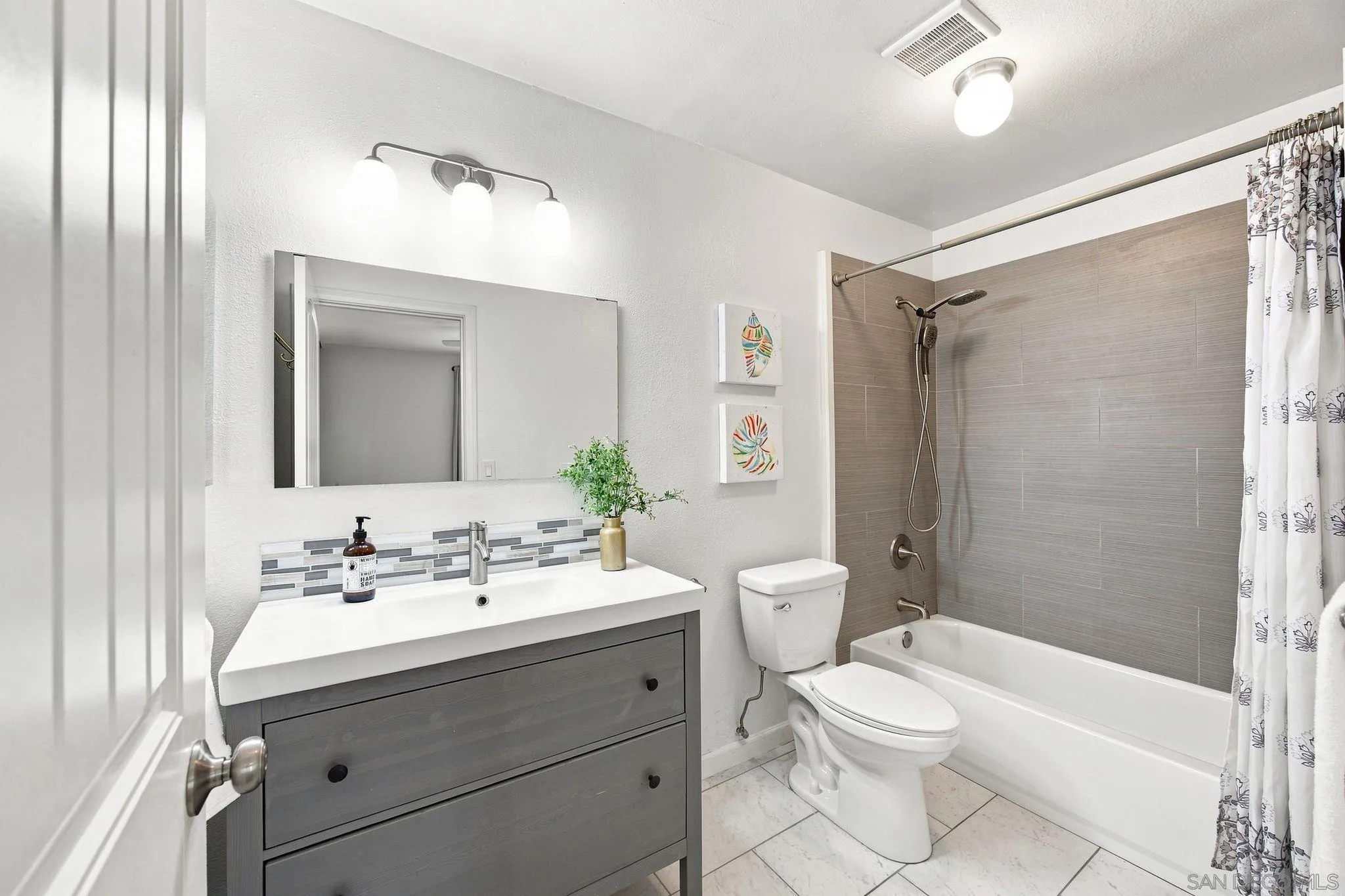https://cdn.realtyfeed.com/cdn/127/260021071/3e555b60383bb6fa7c96de2c963580b8.webp