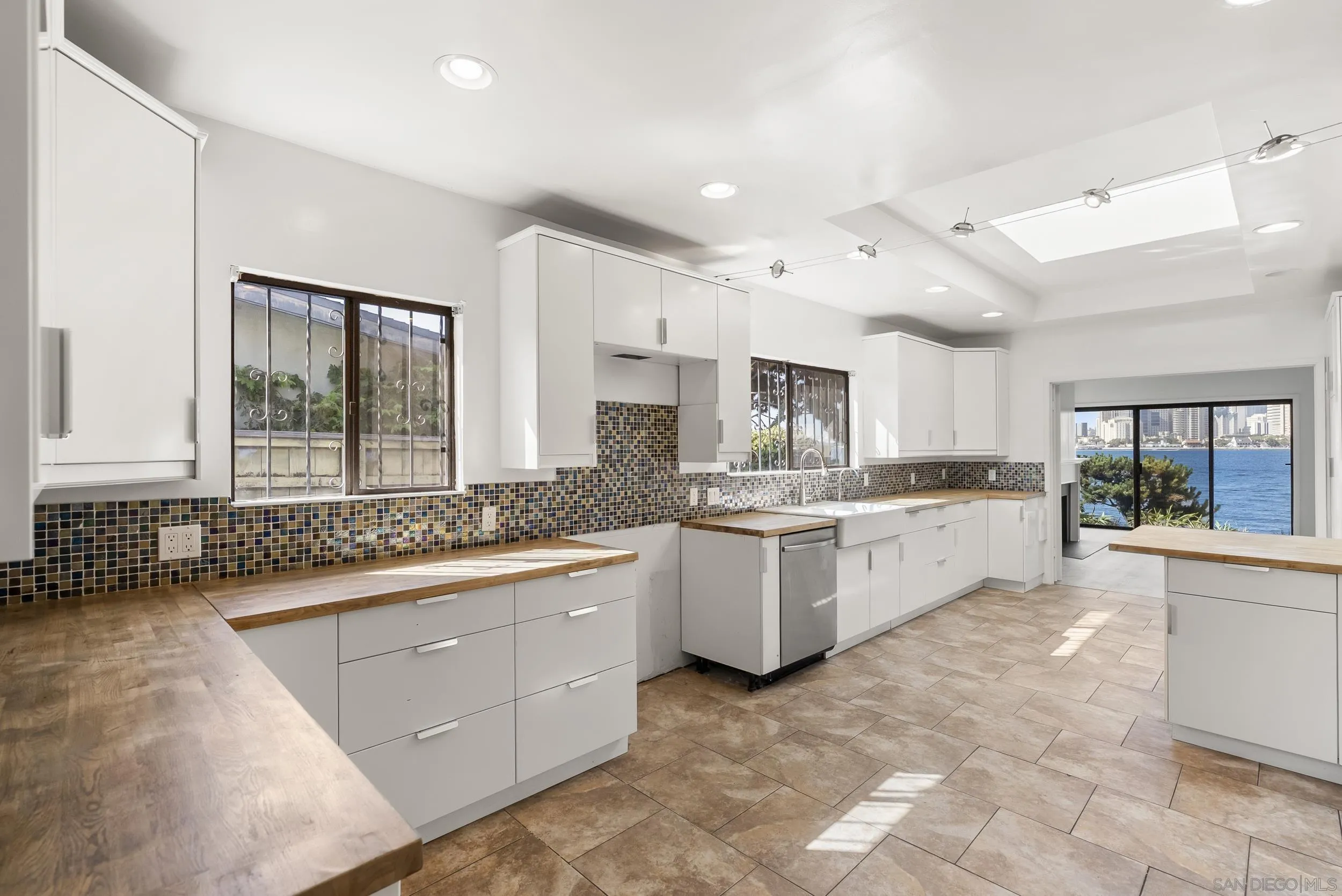 https://cdn.realtyfeed.com/cdn/127/260021074/ad49079176961942b66477726155a185.webp
