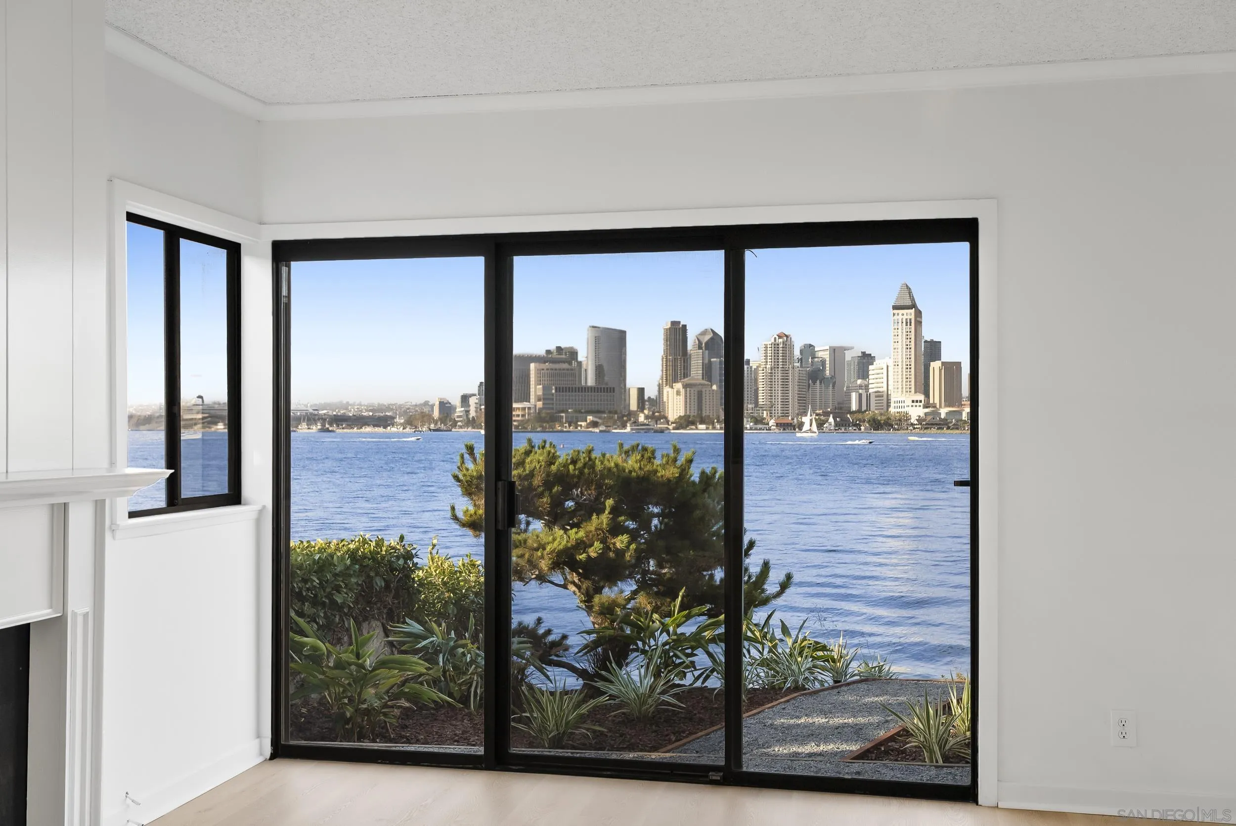 https://cdn.realtyfeed.com/cdn/127/260021074/c6d8bbff20042c54bbd92a8f1185fcb5.webp