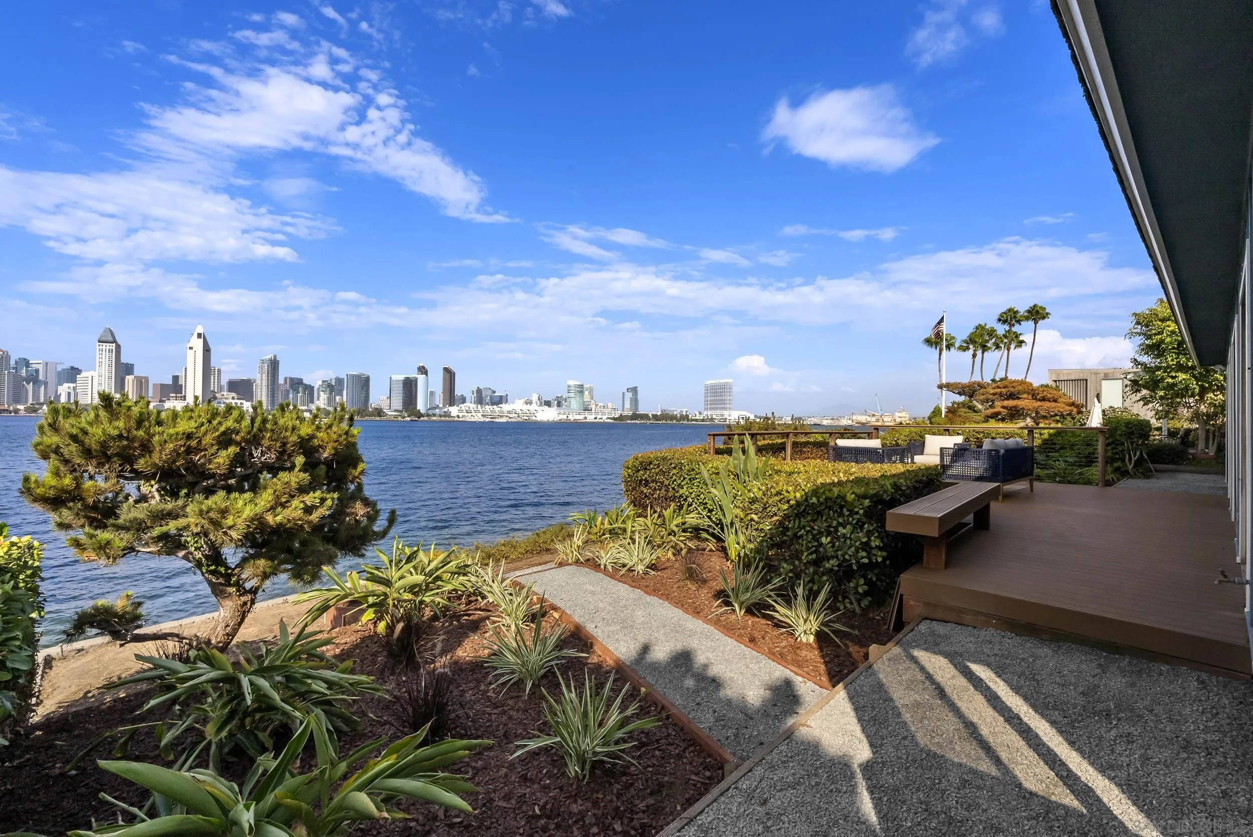 https://cdn.realtyfeed.com/cdn/127/260021074/df92360821b46985ffa79ff4a00cb640.webp