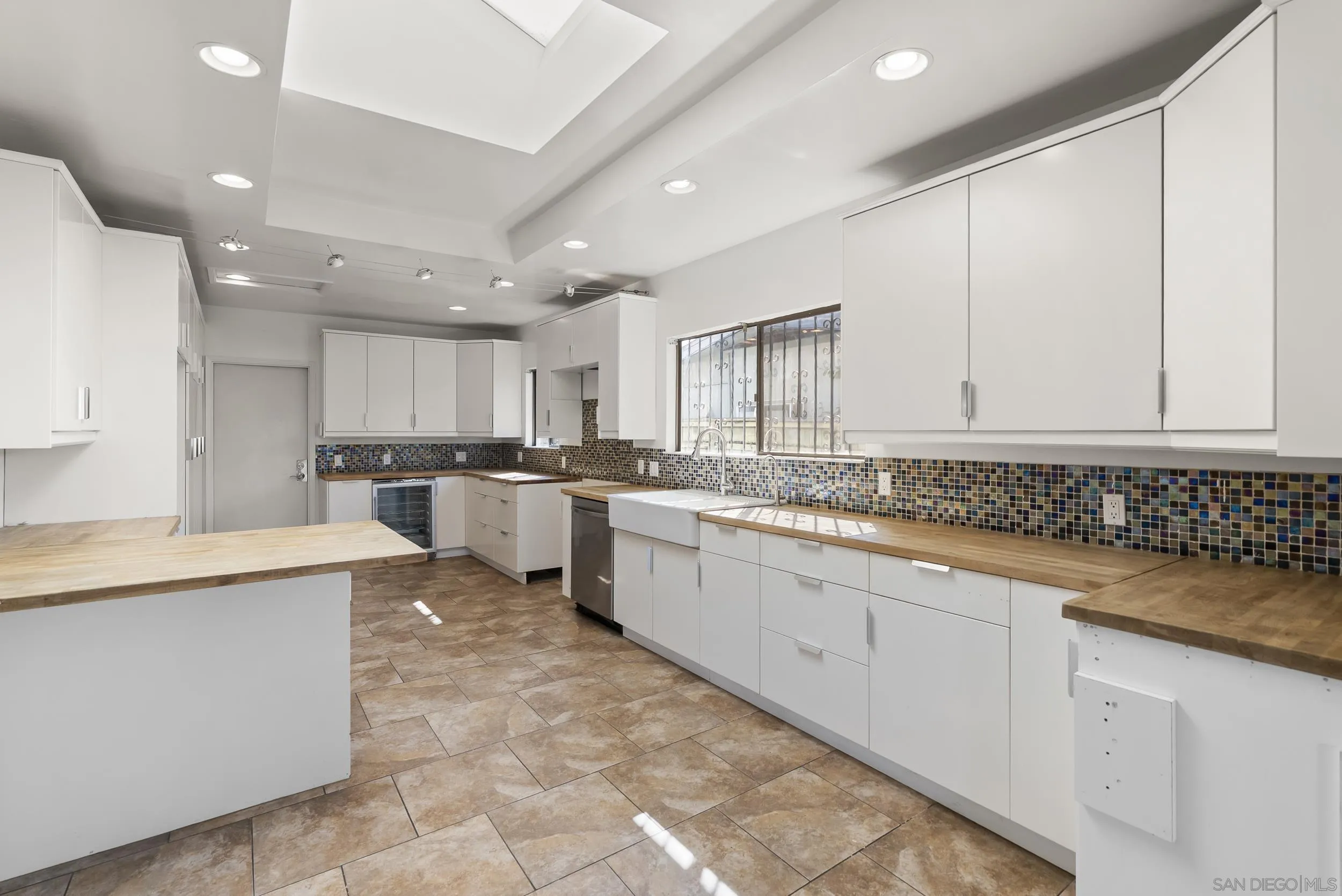https://cdn.realtyfeed.com/cdn/127/260021074/f435784ce6a7608626174872c016fe3f.webp