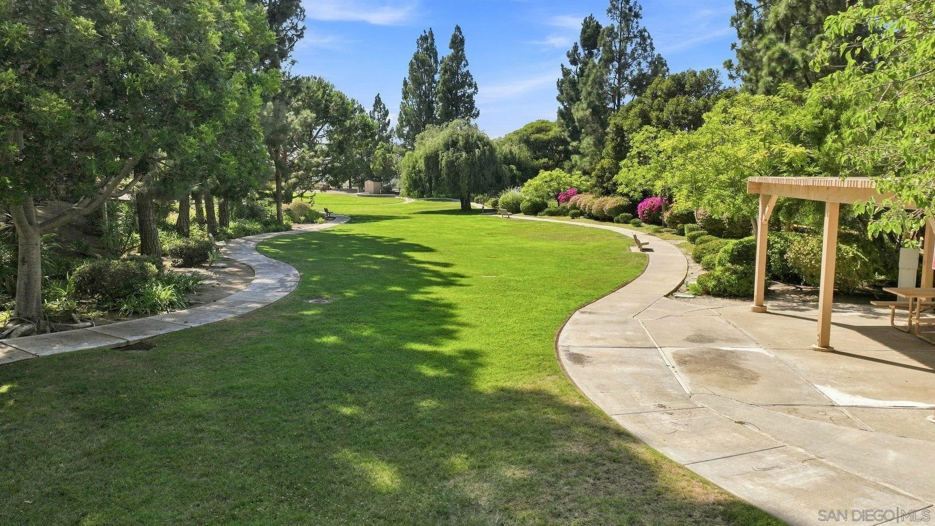 https://cdn.realtyfeed.com/cdn/127/260021075/14cb263df59b8c51b4123cacb39f19b9.webp