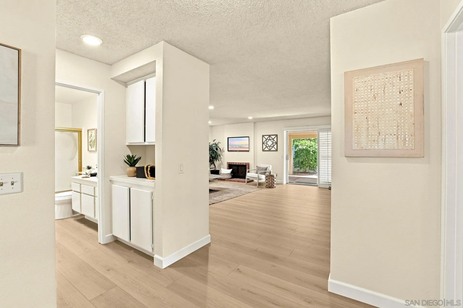 https://cdn.realtyfeed.com/cdn/127/260021075/177d0c581cbc3caf9bd294fa9d27c324.webp