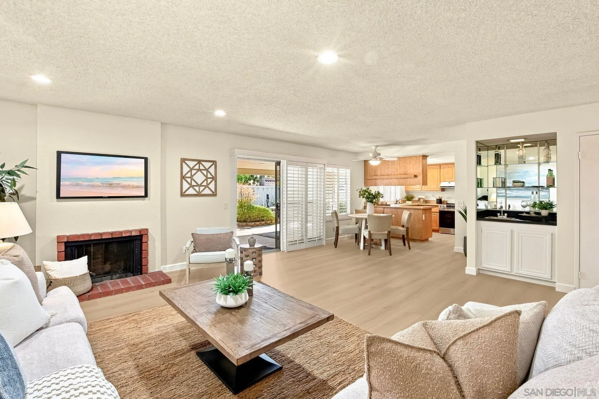 https://cdn.realtyfeed.com/cdn/127/260021075/42b9cd6b56a8eb701e1d258ccd99e22e.webp
