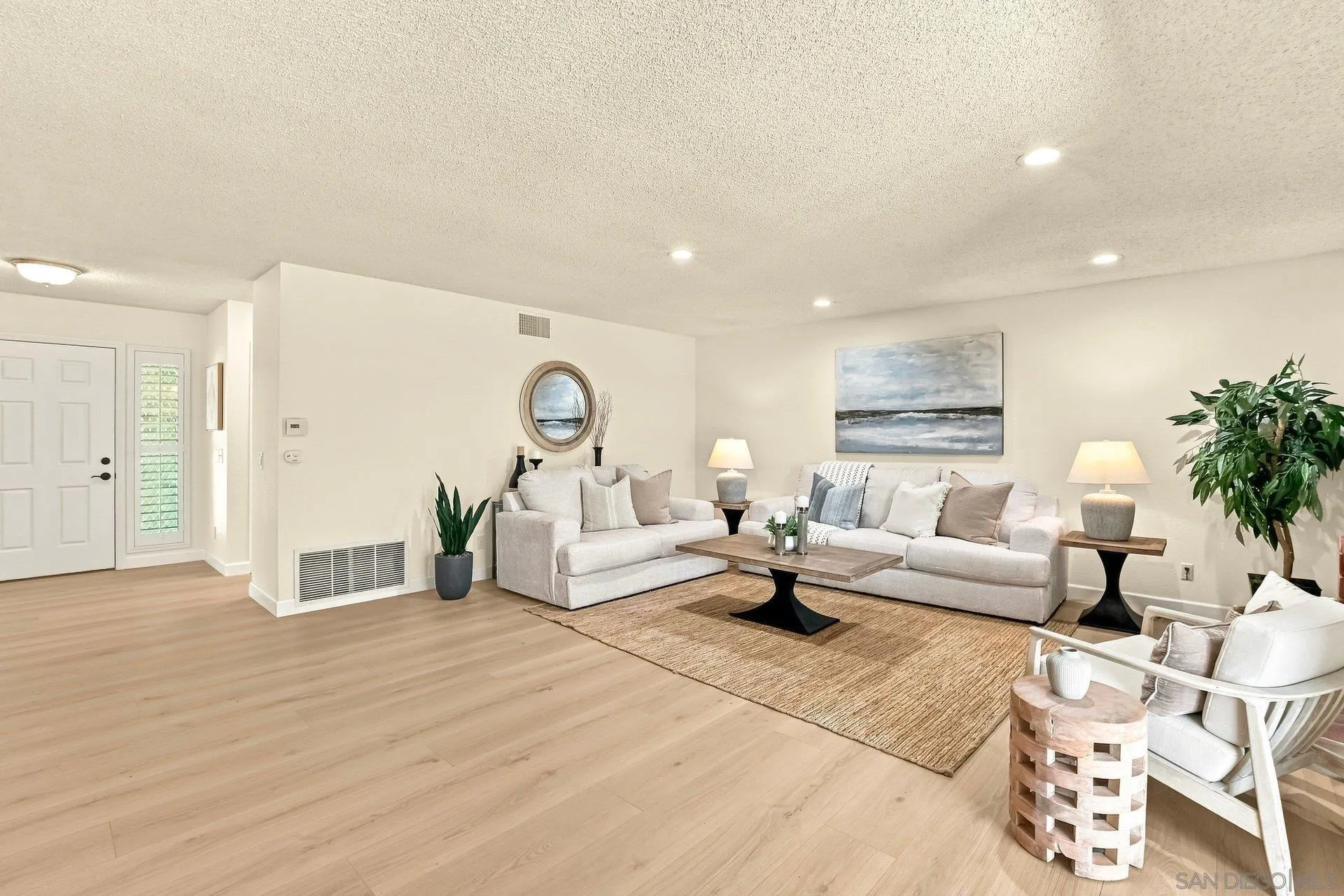 https://cdn.realtyfeed.com/cdn/127/260021075/634a6bdbf8e0a970eb7912d2dda50eb0.webp