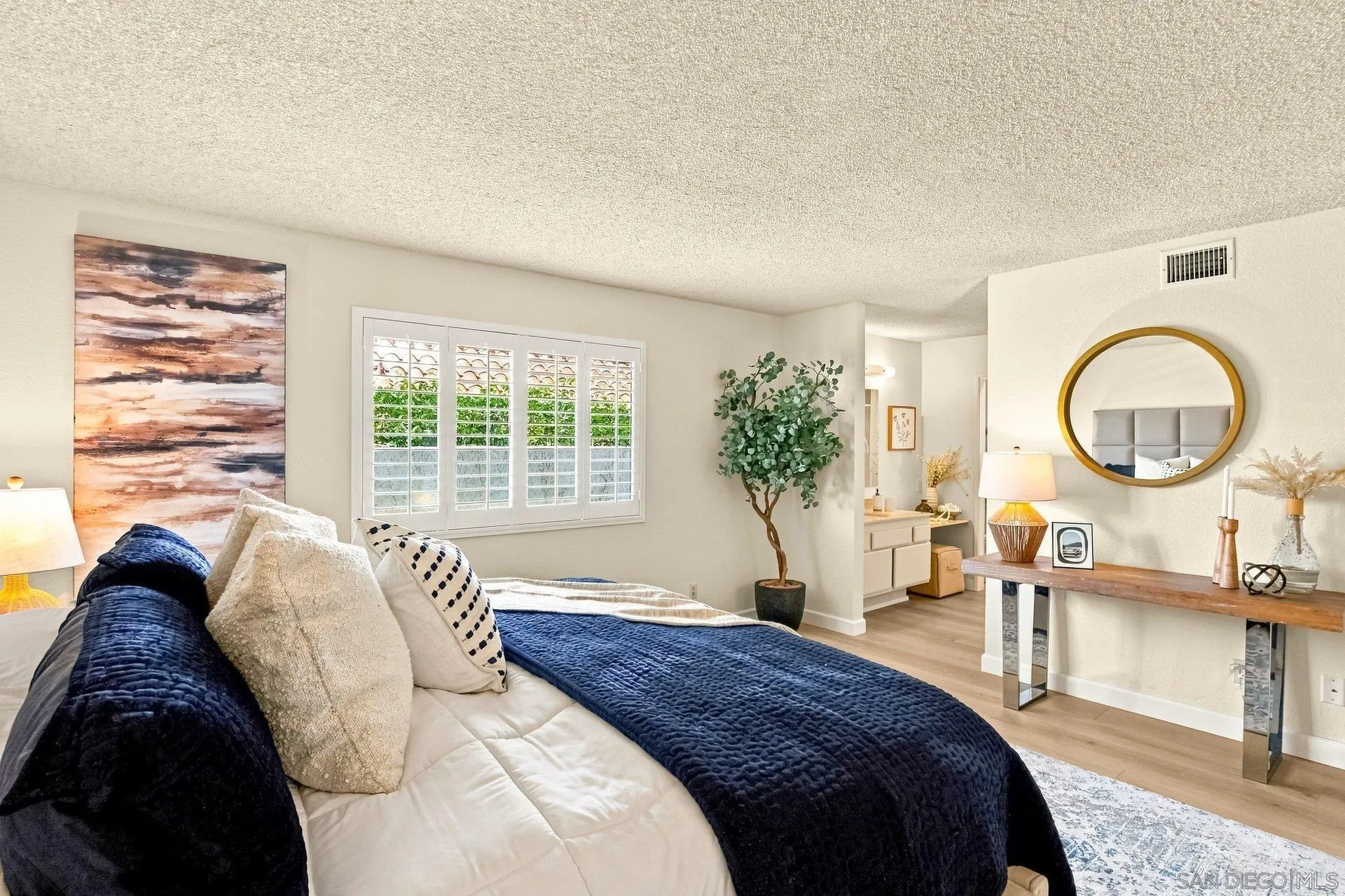 https://cdn.realtyfeed.com/cdn/127/260021075/68811a21bac4fe80c8fbb5e9efb7b050.webp