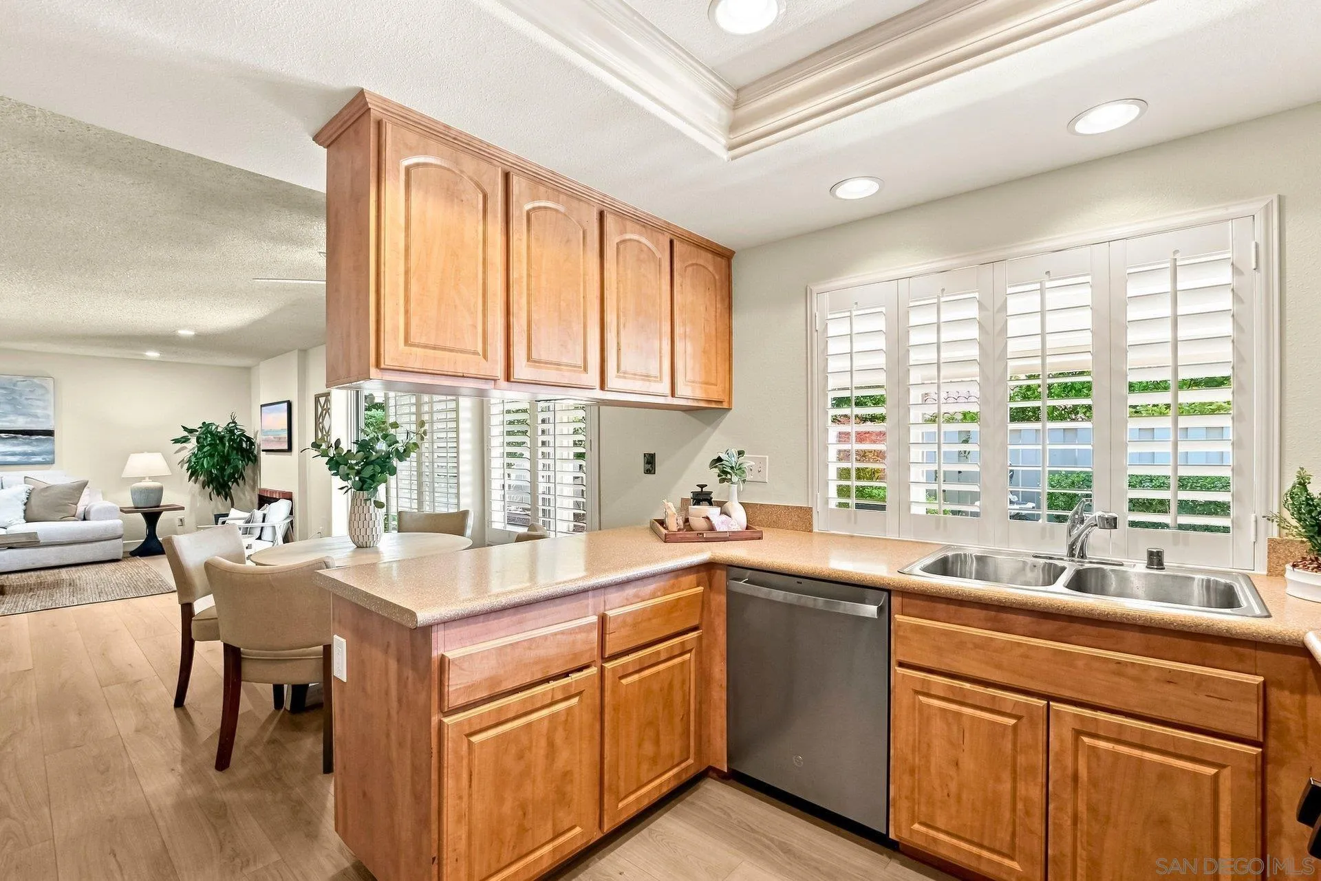 https://cdn.realtyfeed.com/cdn/127/260021075/73c2be929e747ff1438e81c871c2893c.webp