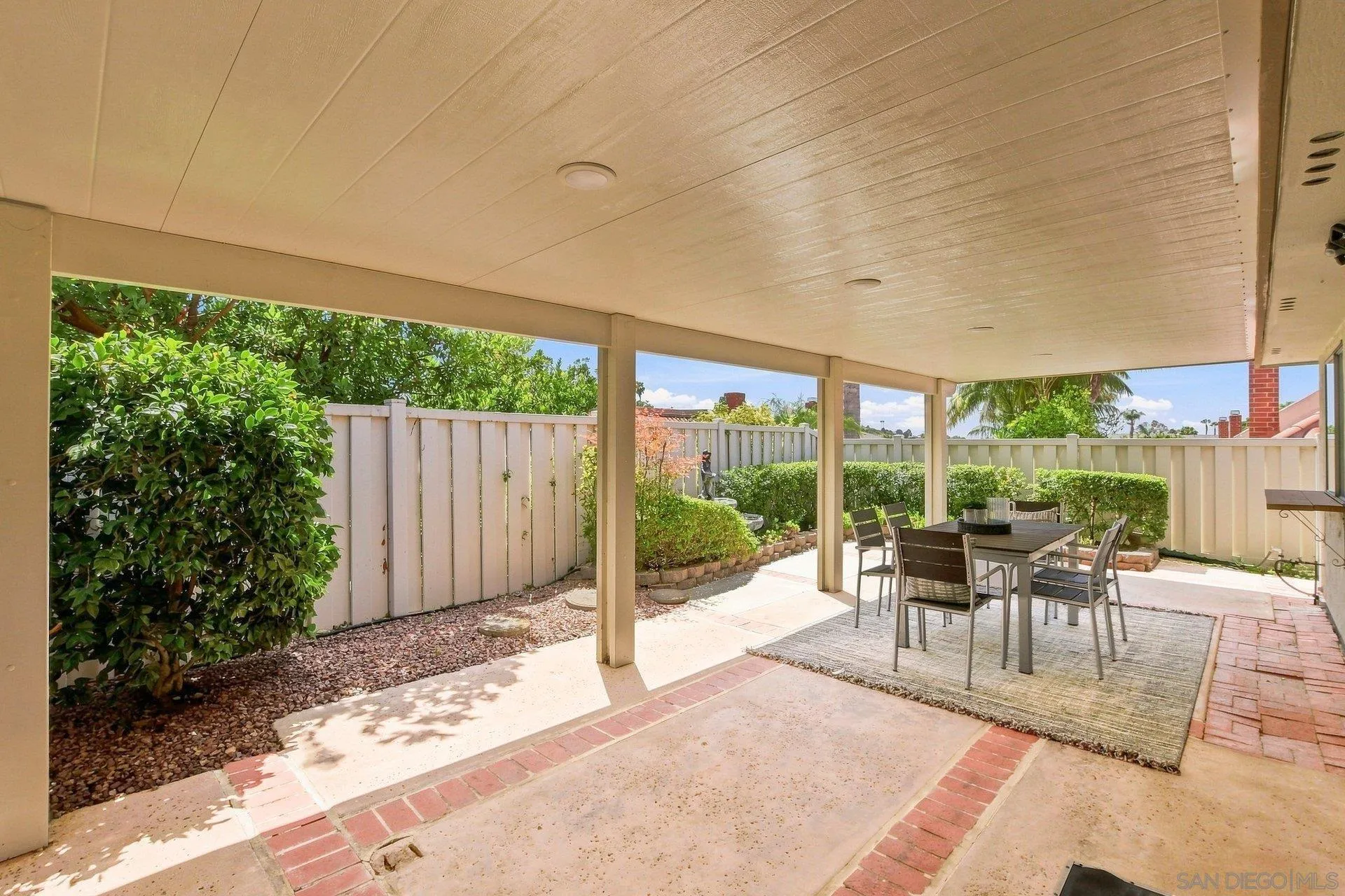 https://cdn.realtyfeed.com/cdn/127/260021075/92788f7b723f257816127f3210ca3533.webp