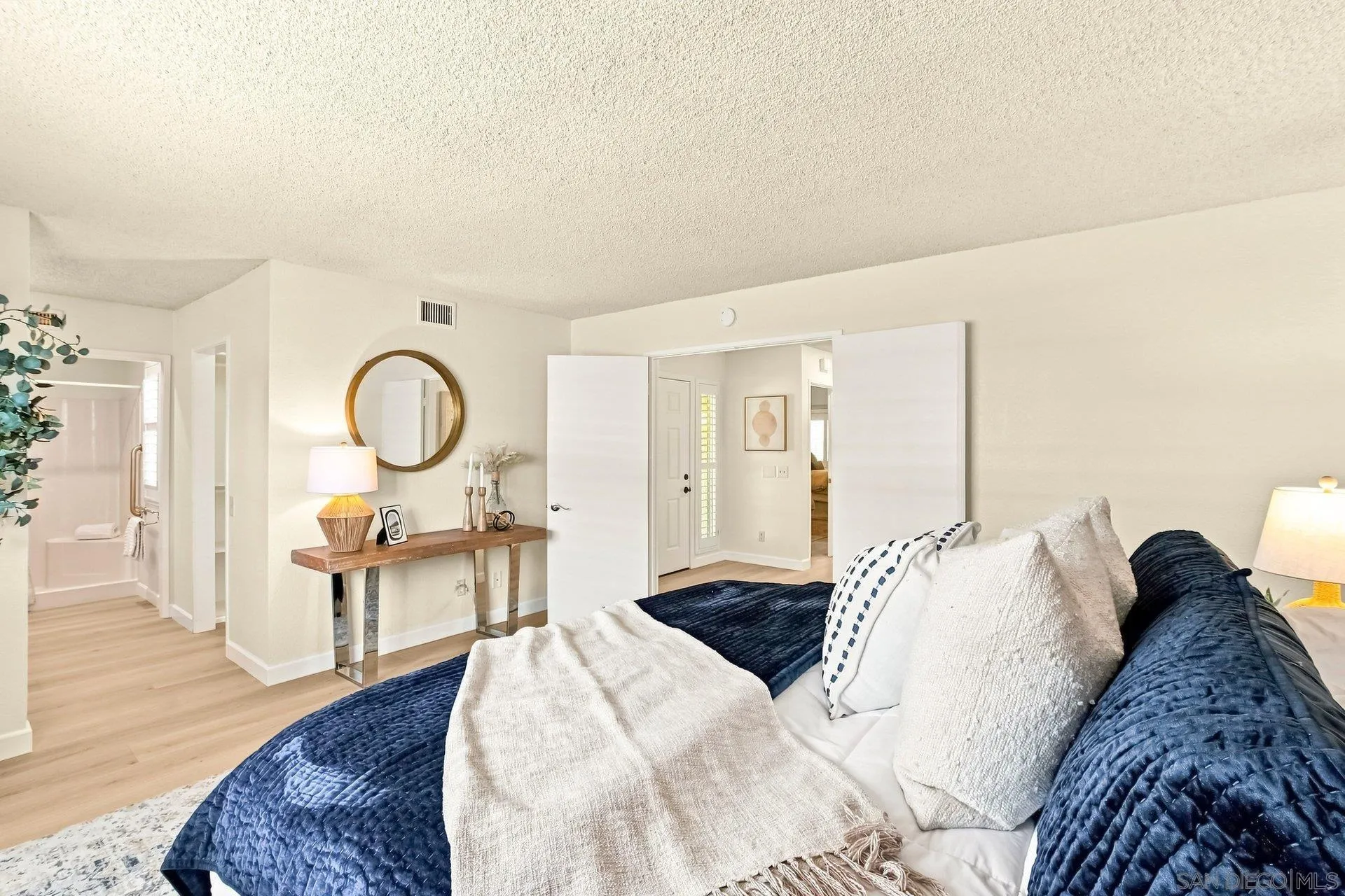 https://cdn.realtyfeed.com/cdn/127/260021075/de8d2dc9fcf977335d3a8ba03e5cb5c4.webp