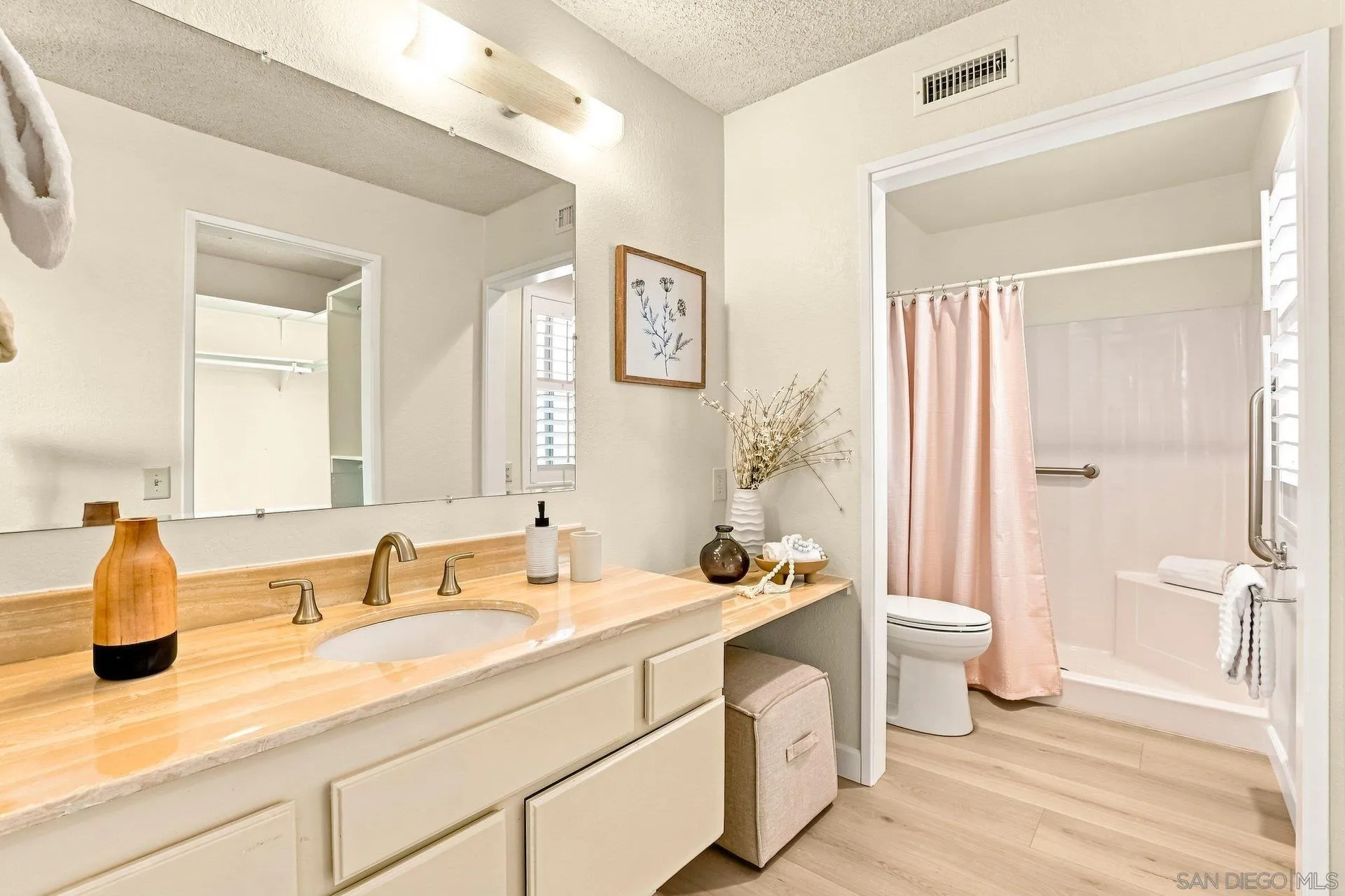 https://cdn.realtyfeed.com/cdn/127/260021075/e1ee82f38e6cad2c2fbec505927c8688.webp