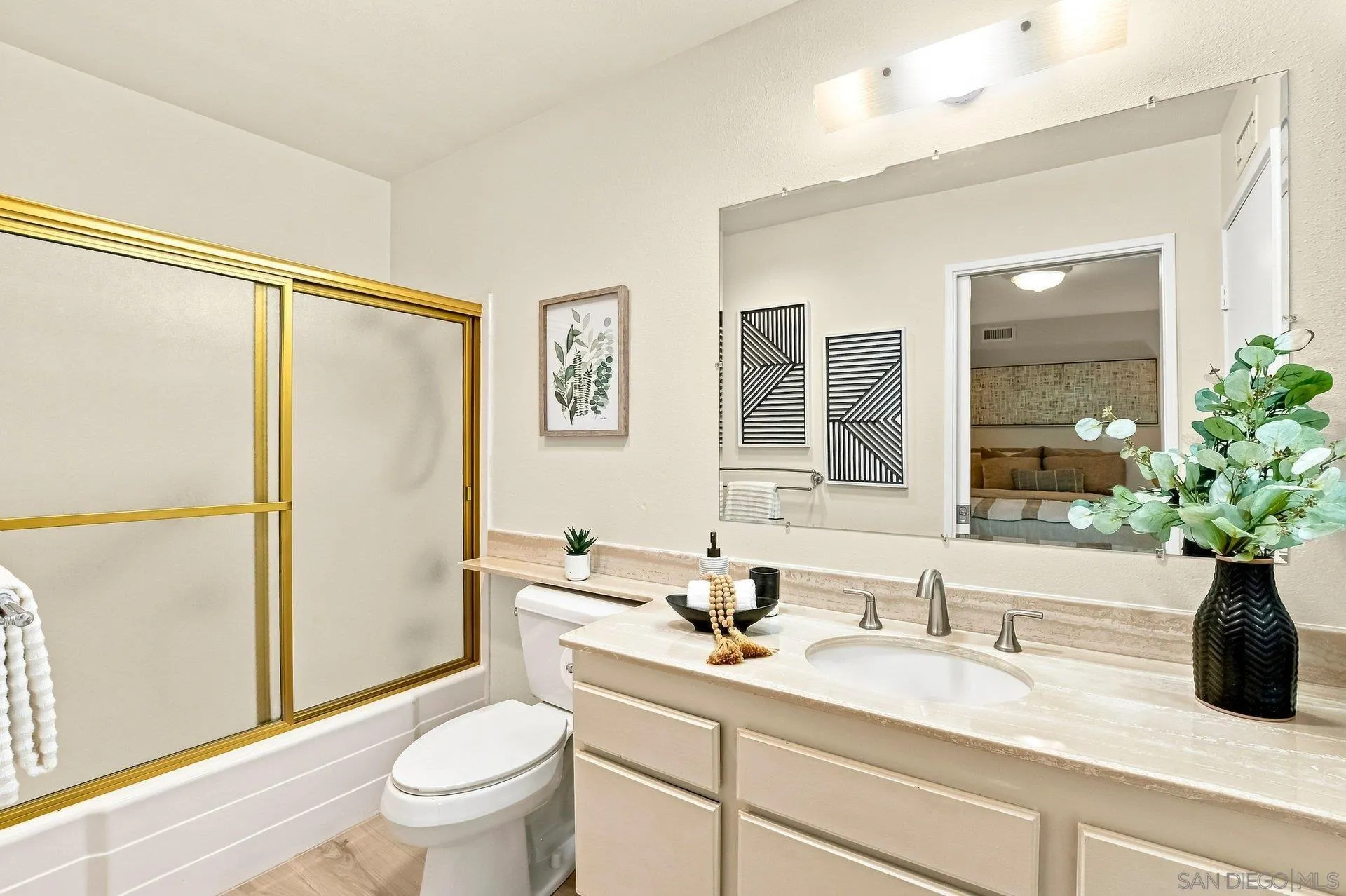 https://cdn.realtyfeed.com/cdn/127/260021075/e882ee236de2a41e4112f67ea60fe2bf.webp