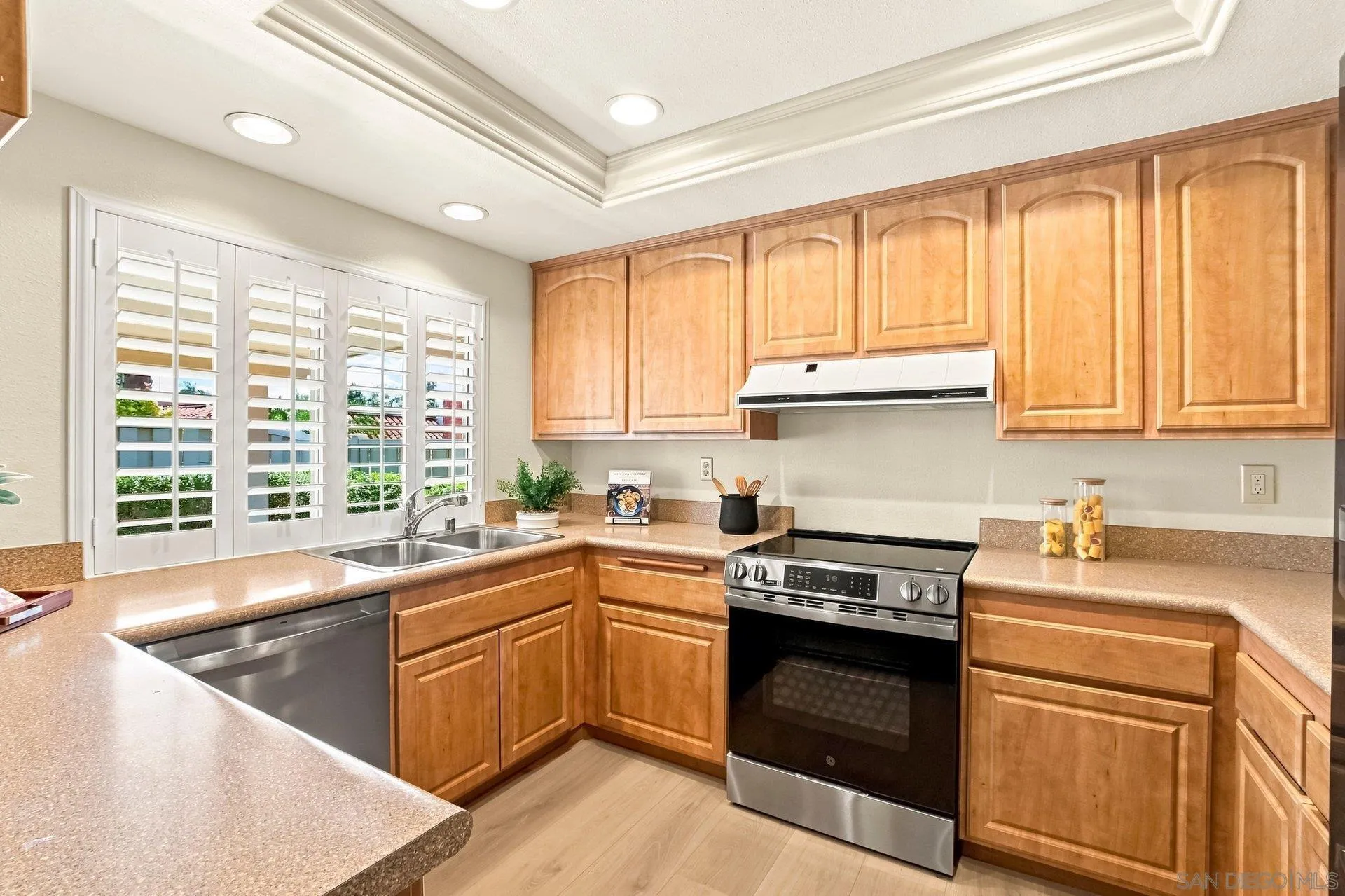 https://cdn.realtyfeed.com/cdn/127/260021075/f02d53e809416a1cf2985d94394f91d1.webp