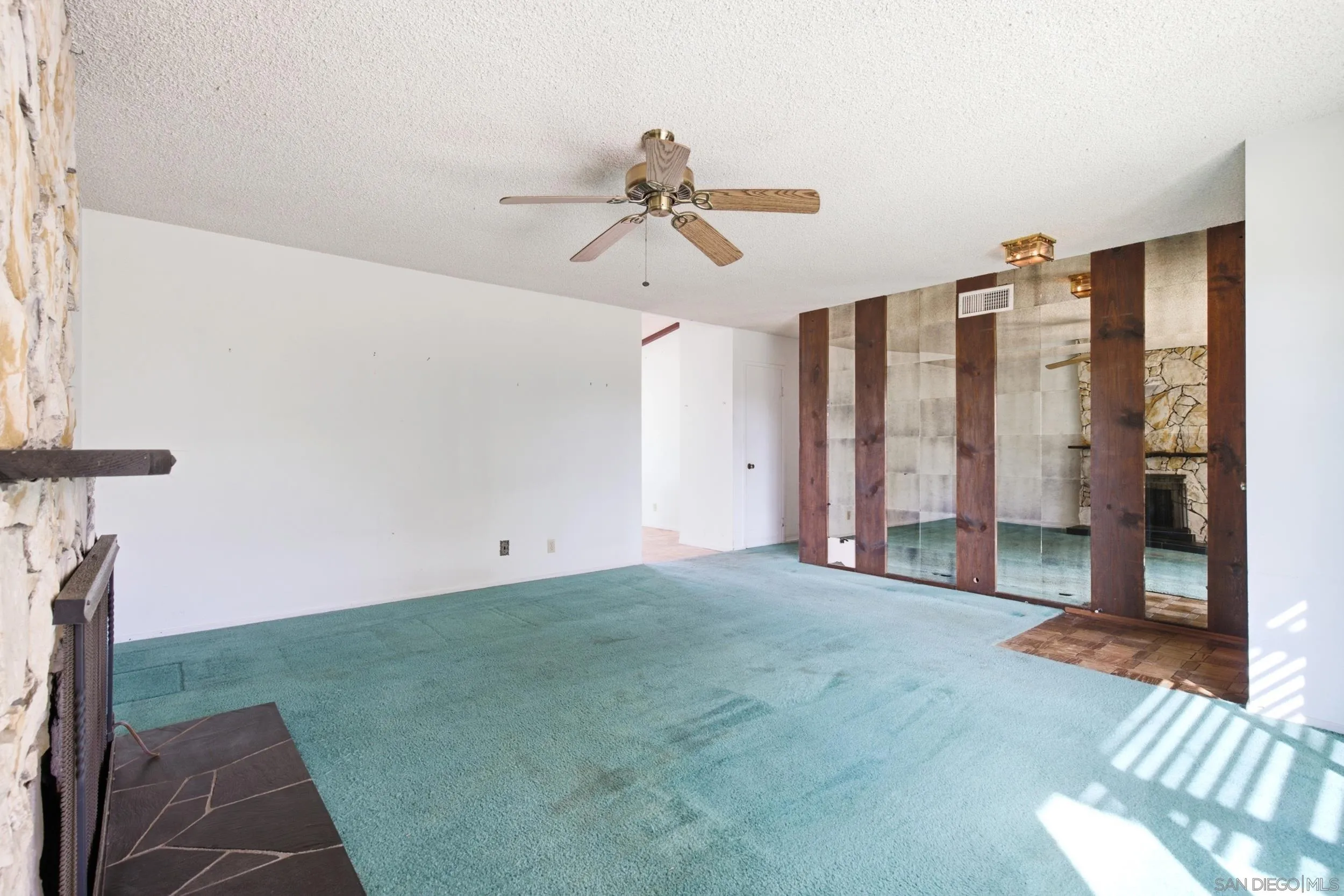 https://cdn.realtyfeed.com/cdn/127/260021078/9fdd949c92f7ed415ae0f559d905d631.webp