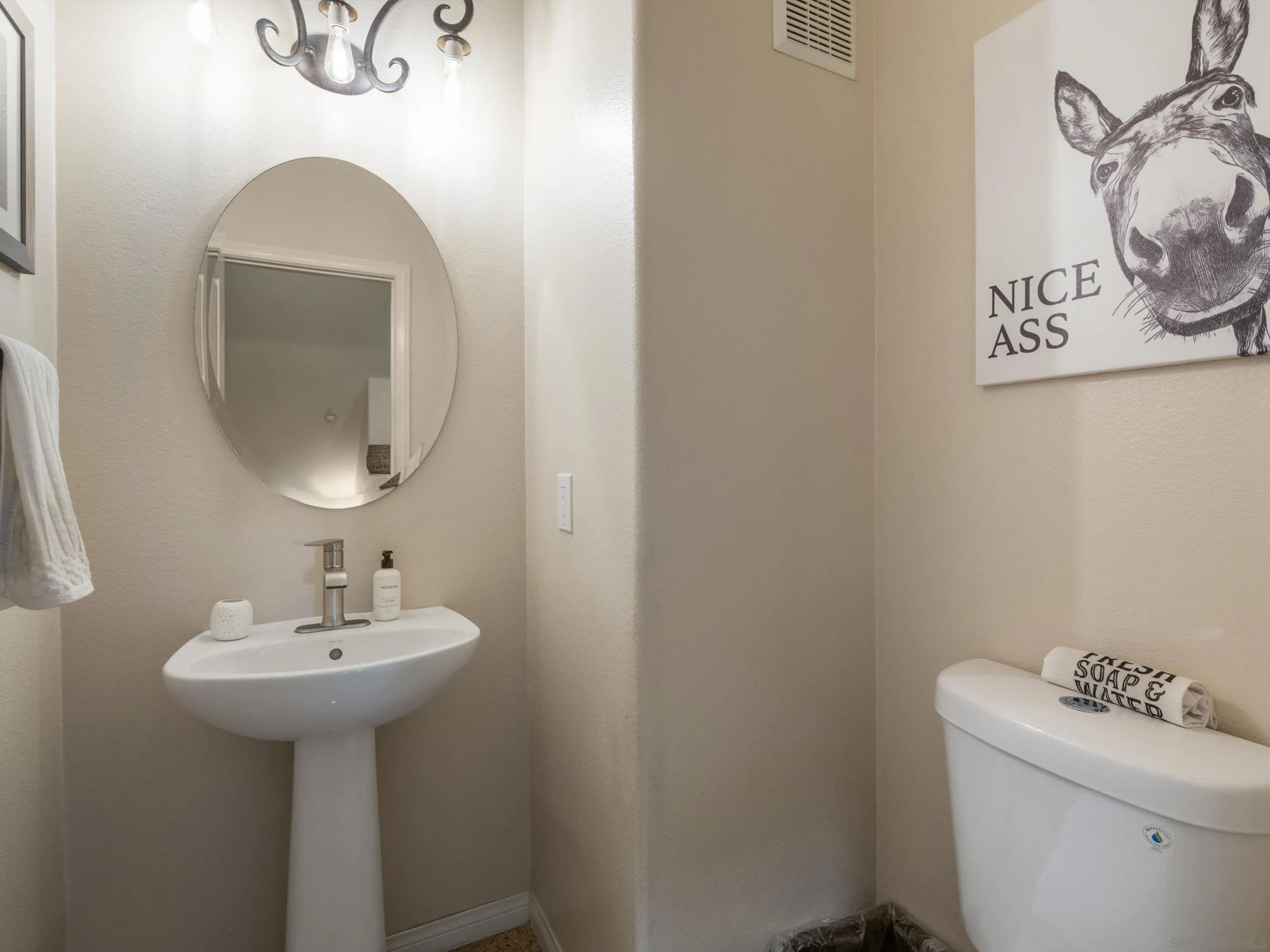 https://cdn.realtyfeed.com/cdn/127/260021080/1cab3cddddec5364788cc436a2b00f3e.webp