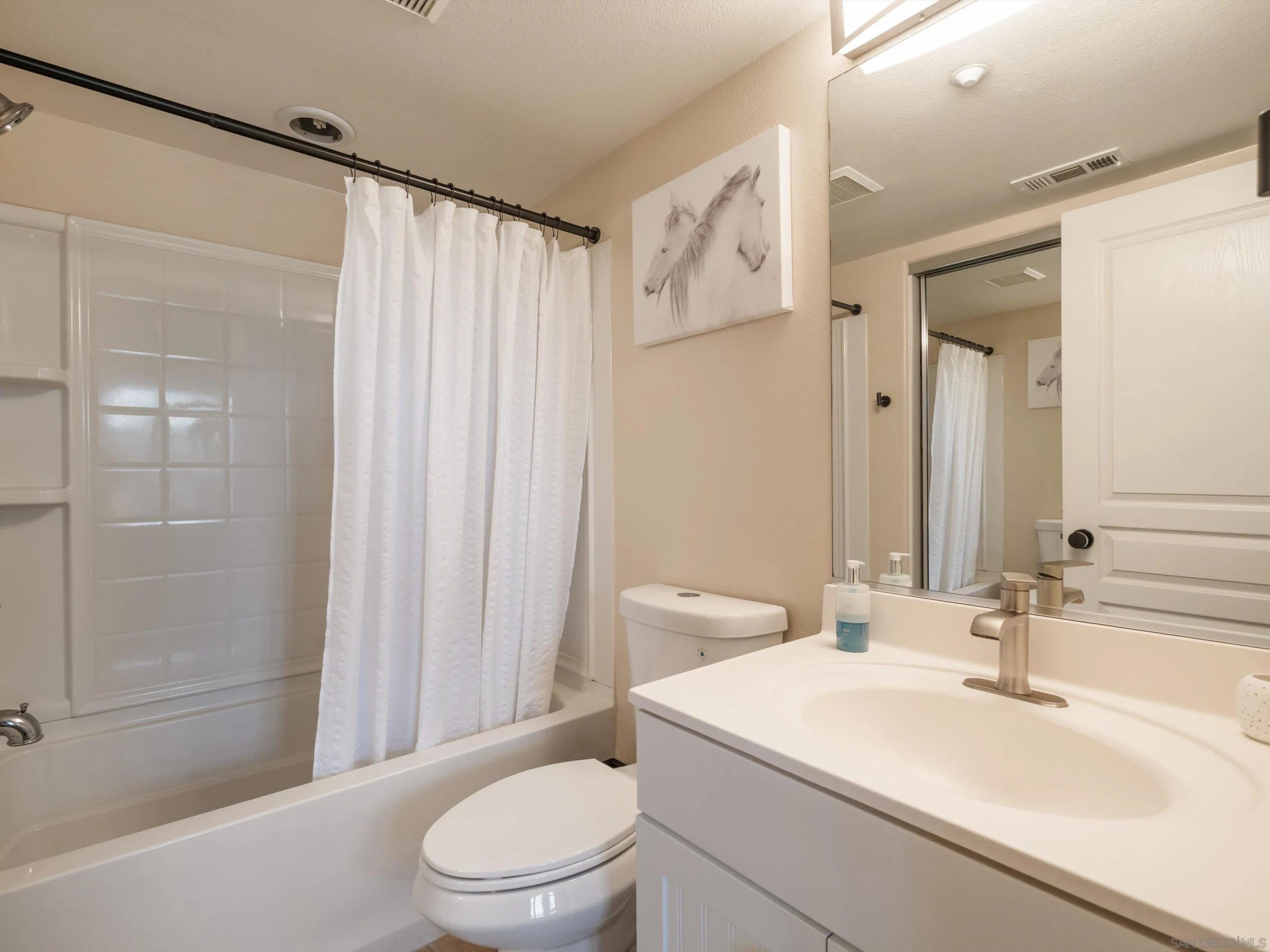 https://cdn.realtyfeed.com/cdn/127/260021080/c953c15038975e8e5038898d6f5fef10.webp