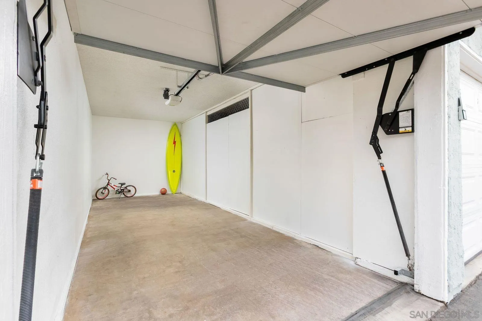 https://cdn.realtyfeed.com/cdn/127/260021085/8a79baaaf6d44522302d5ae152b8fff0.webp