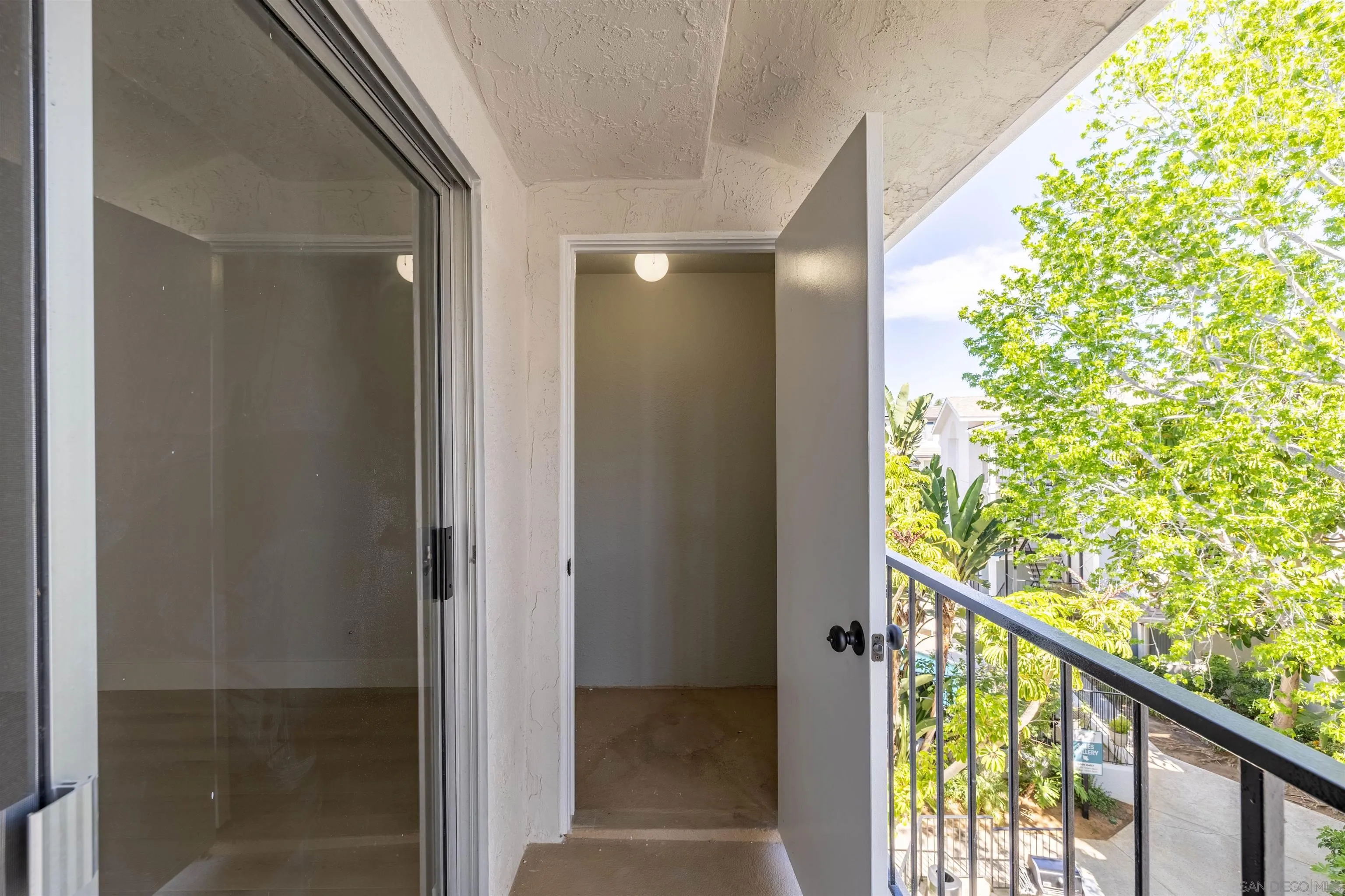 https://cdn.realtyfeed.com/cdn/127/260021085/effad31b505967b0db54a8050a6aed33.webp