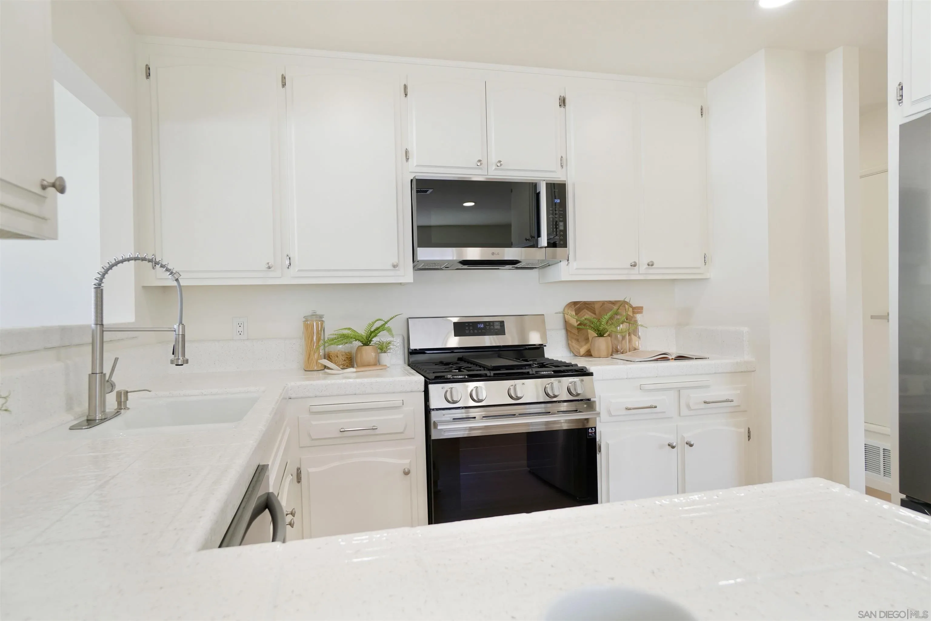 https://cdn.realtyfeed.com/cdn/127/260021087/5f7e08aa81e9aa9fe0d0da1fb6d69cc7.webp