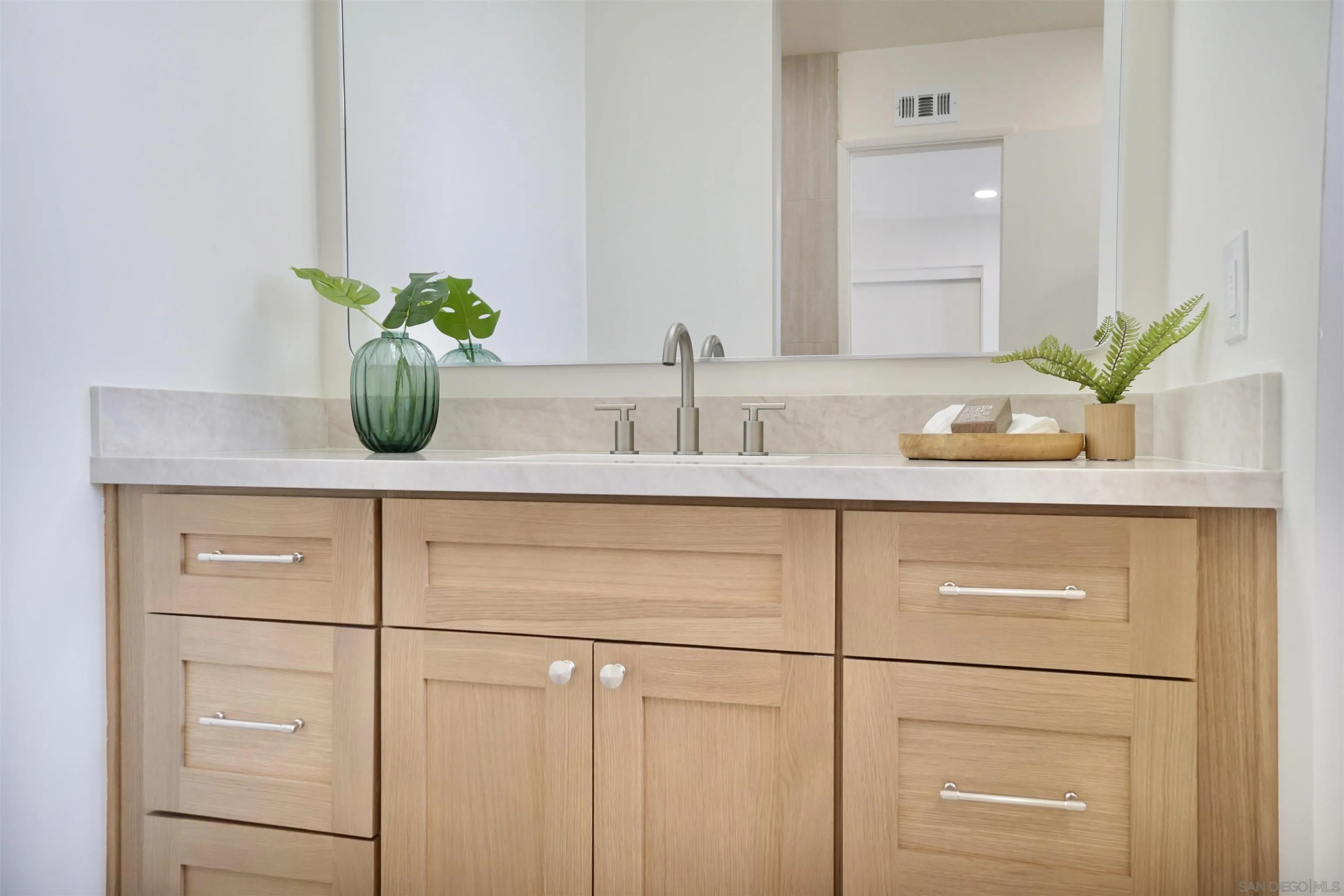 https://cdn.realtyfeed.com/cdn/127/260021087/78e2bbeb2e275d86ce970bb482150600.webp