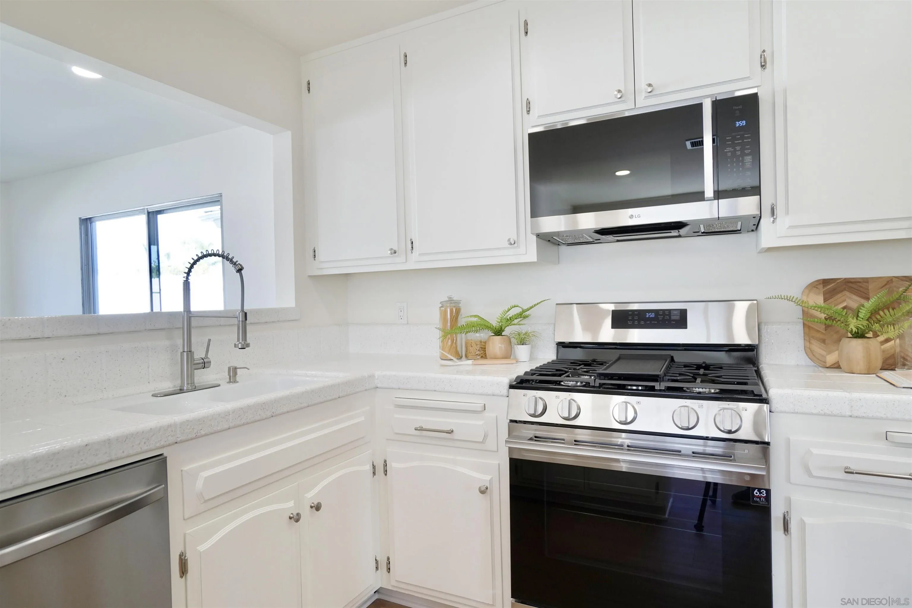 https://cdn.realtyfeed.com/cdn/127/260021087/a631621647400cae24f2227f134f3190.webp