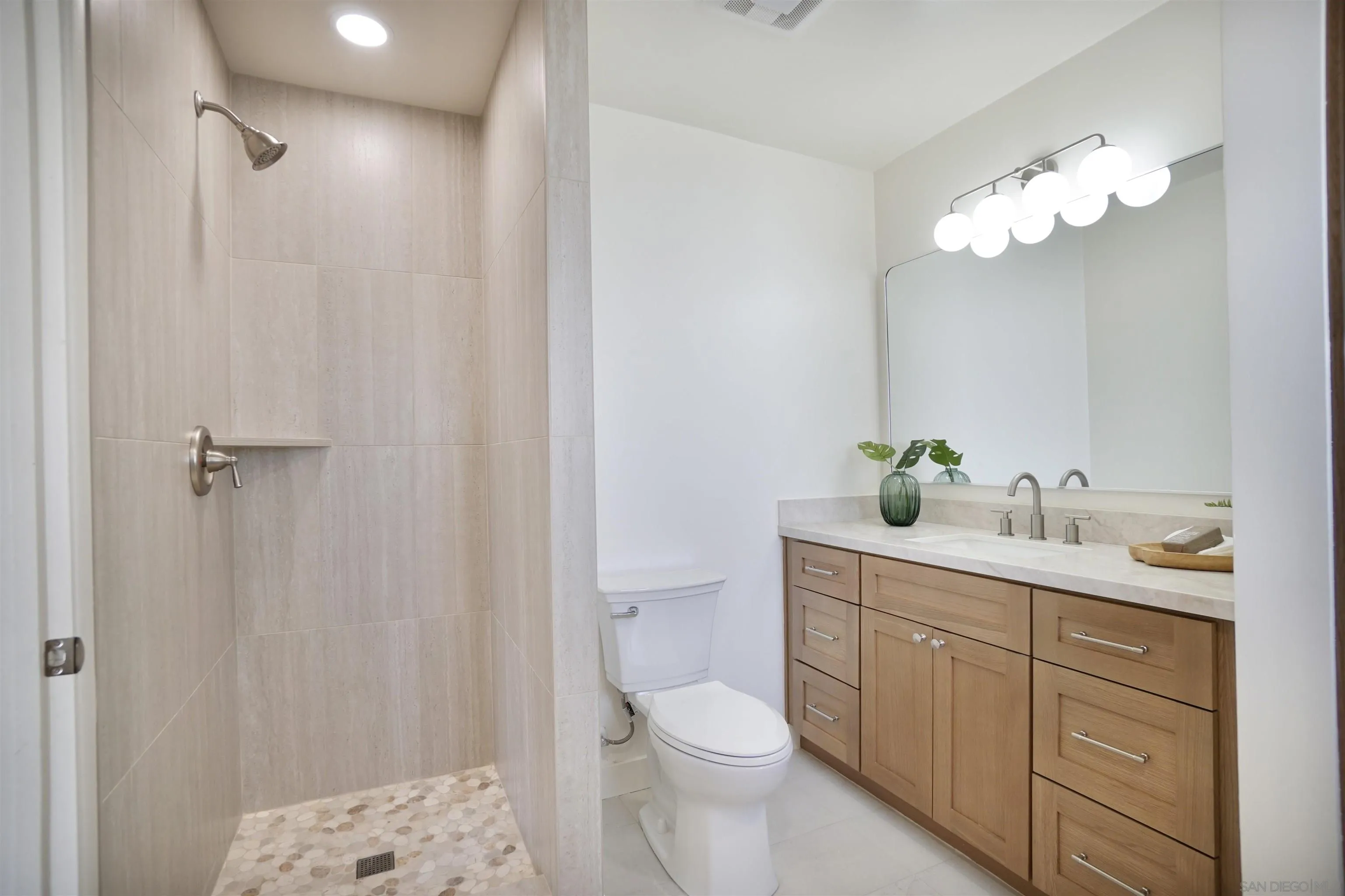 https://cdn.realtyfeed.com/cdn/127/260021087/f21689a6162f1b107eea6f6ac7e3c1eb.webp